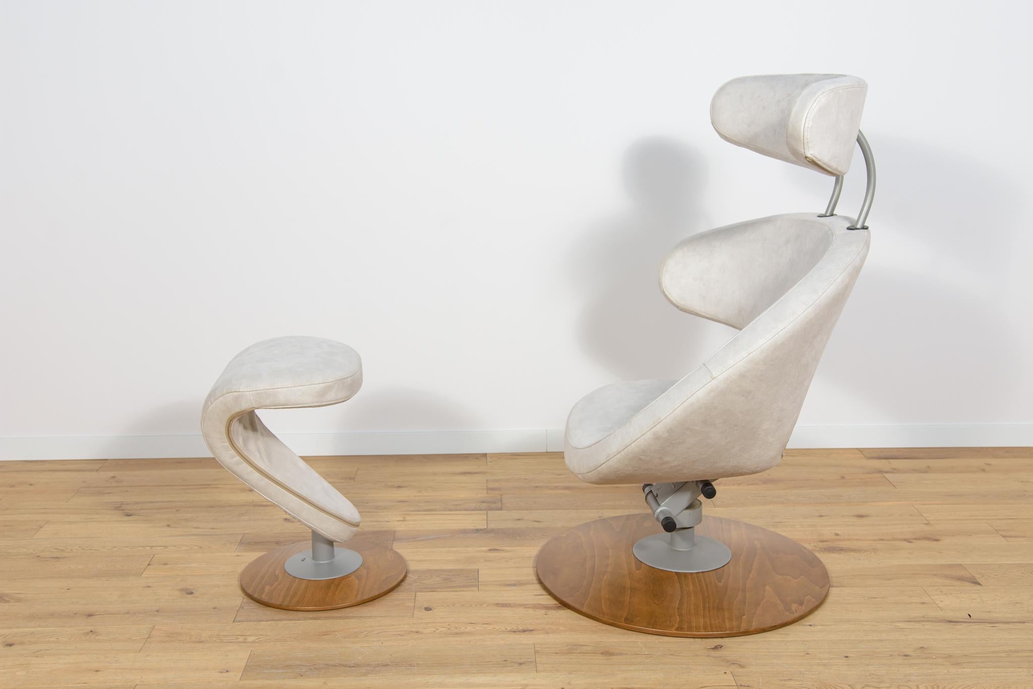 Scandinavian Modern Ergonomic Lounge Chair Model Peel with Ottoman by Olav Eldoy for Stokke, 2000s. For Sale