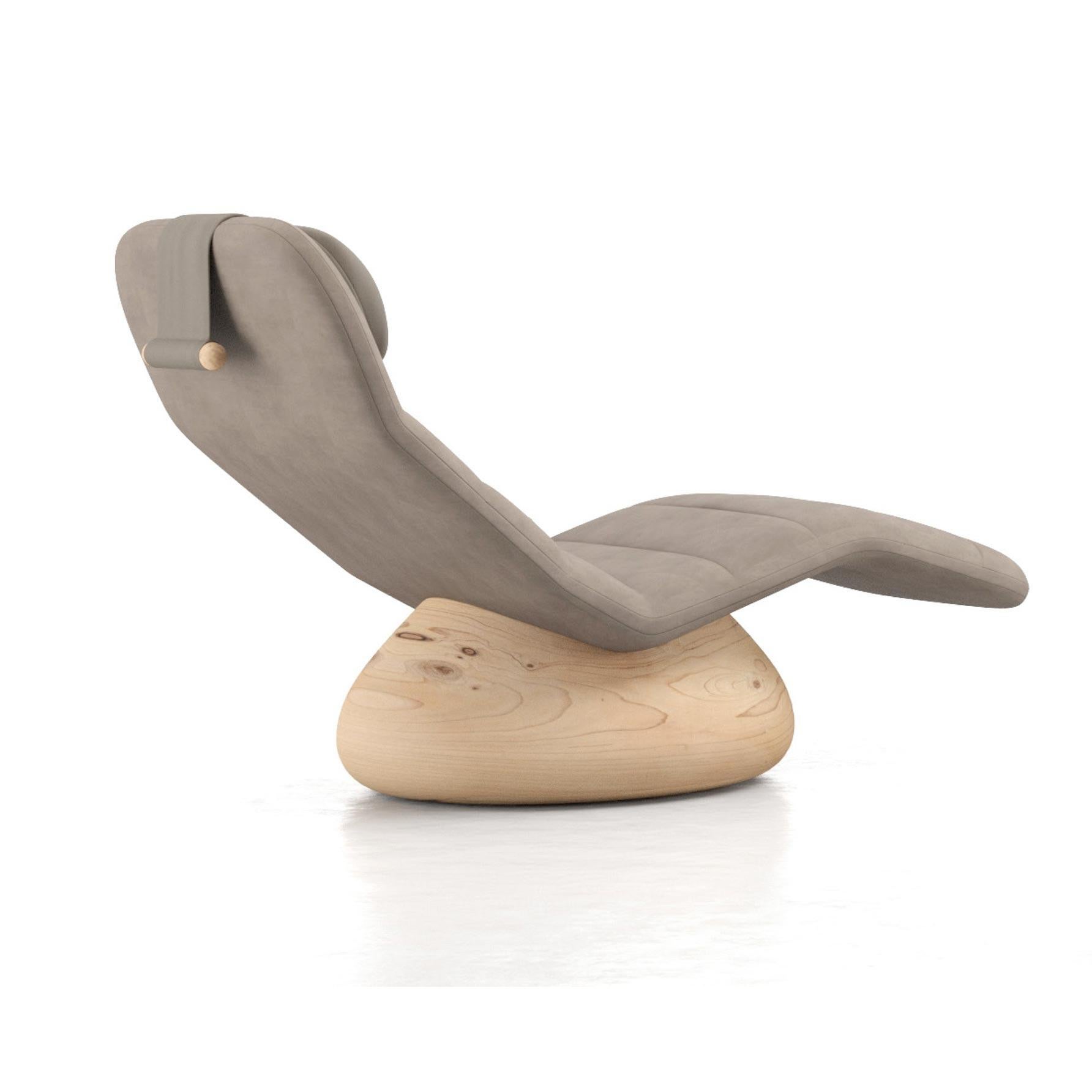 Sculpté à la main Chaise de relaxation ergonomique avec base en cèdre sculptée en vente