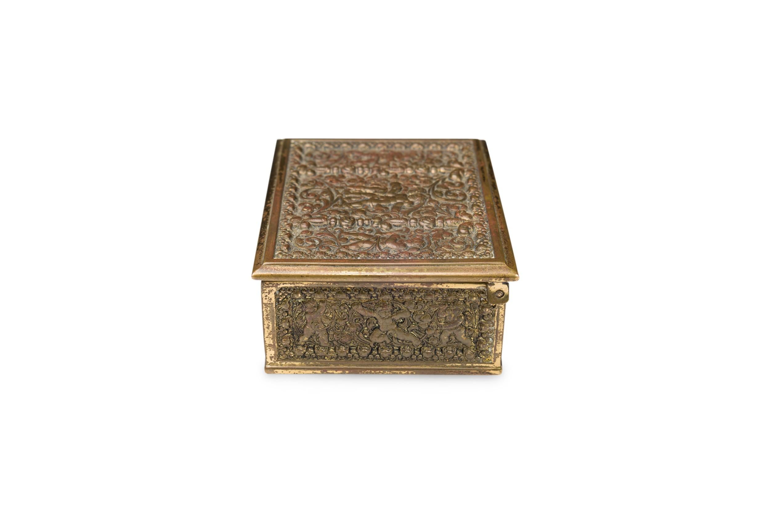 Erhard und Sohne Deutsche Jugendstil Relief geschnitzt Messing-Schmuck-Box (Renaissance) im Angebot