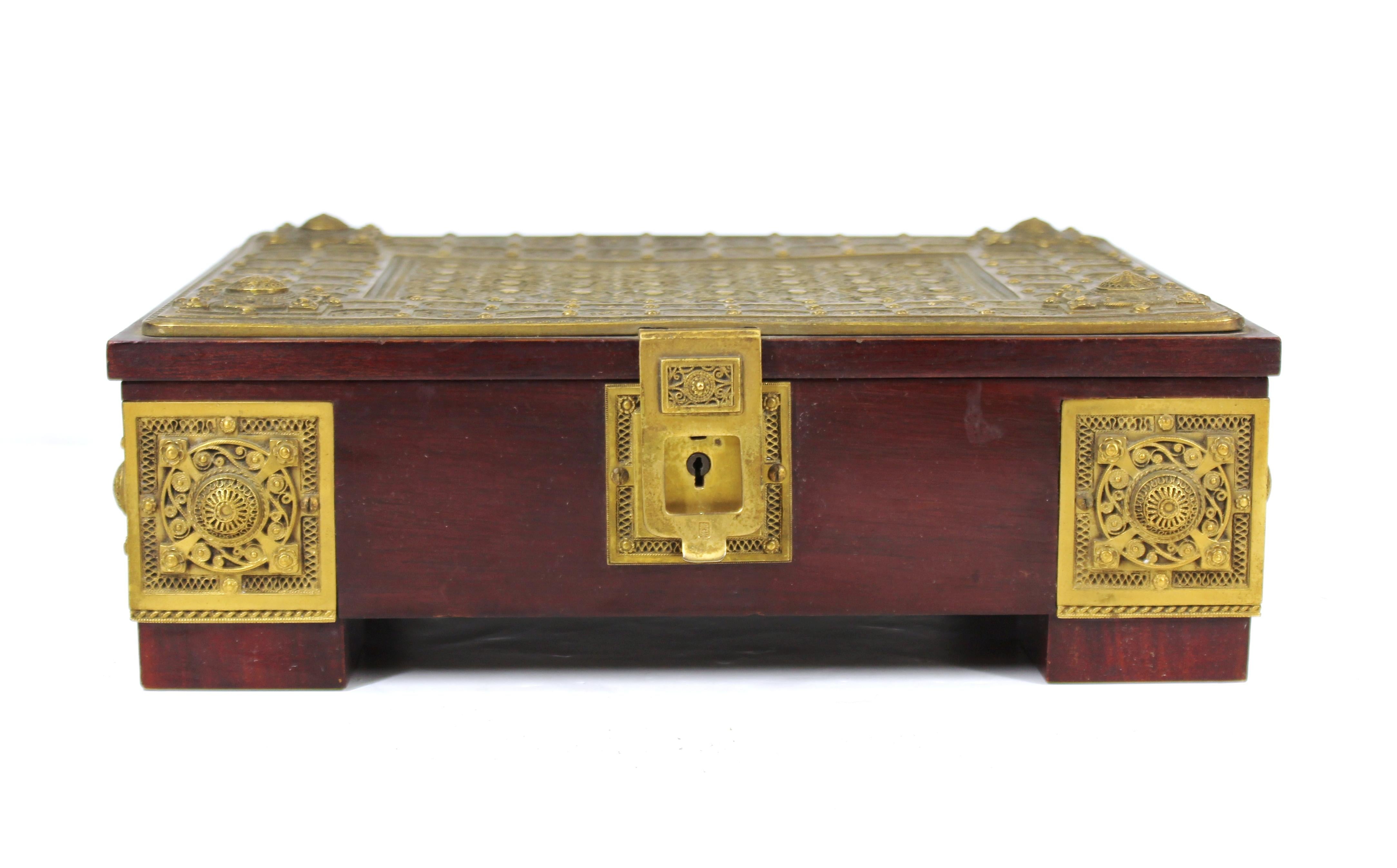 Erhard & Söhne German Secessionist Humidor or Casket Box In Gilt Brass Filigree In Good Condition In New York, NY