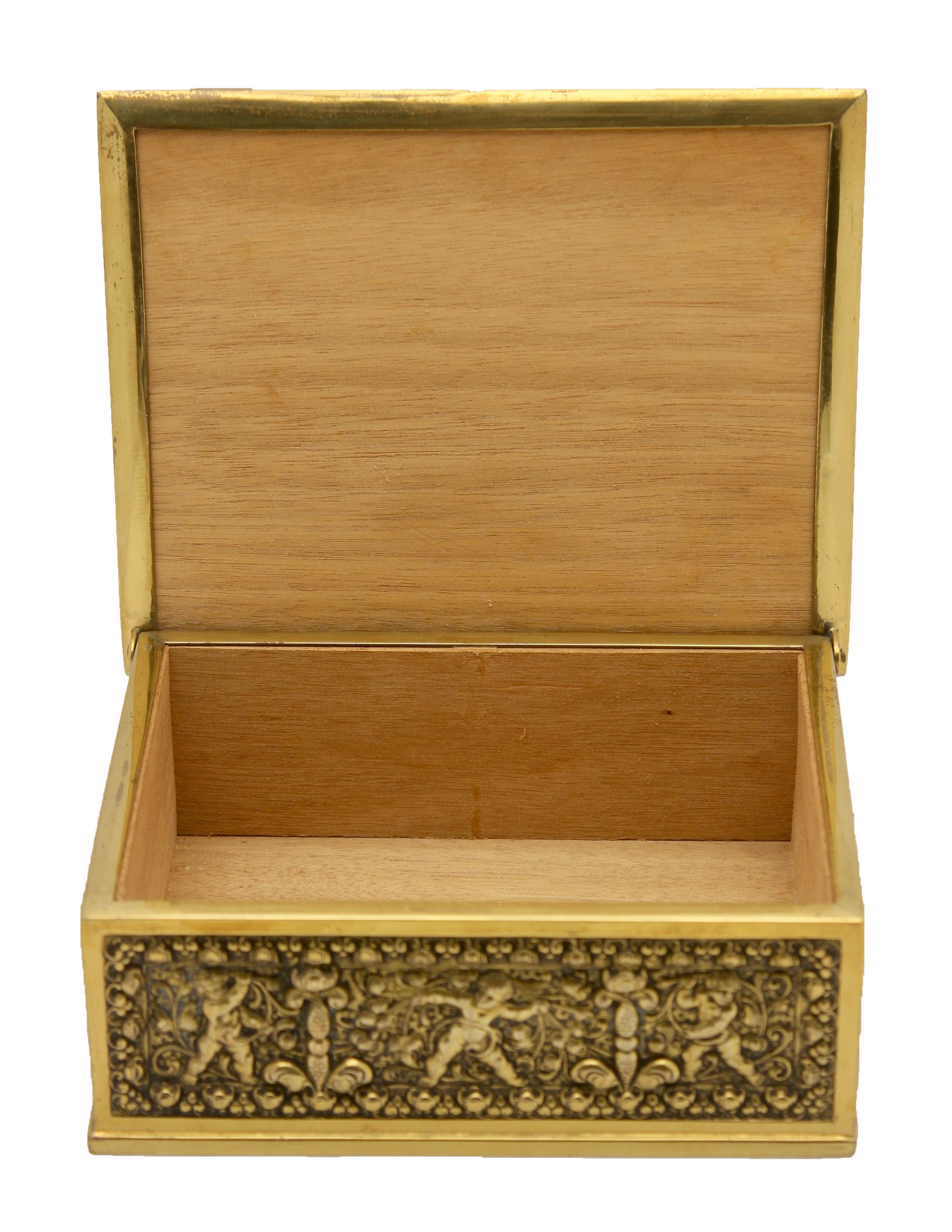 Erhard & Sons Art Nouveau Brass Repousse Tobacco or Jewelry Box Signed In Good Condition In Verviers, BE