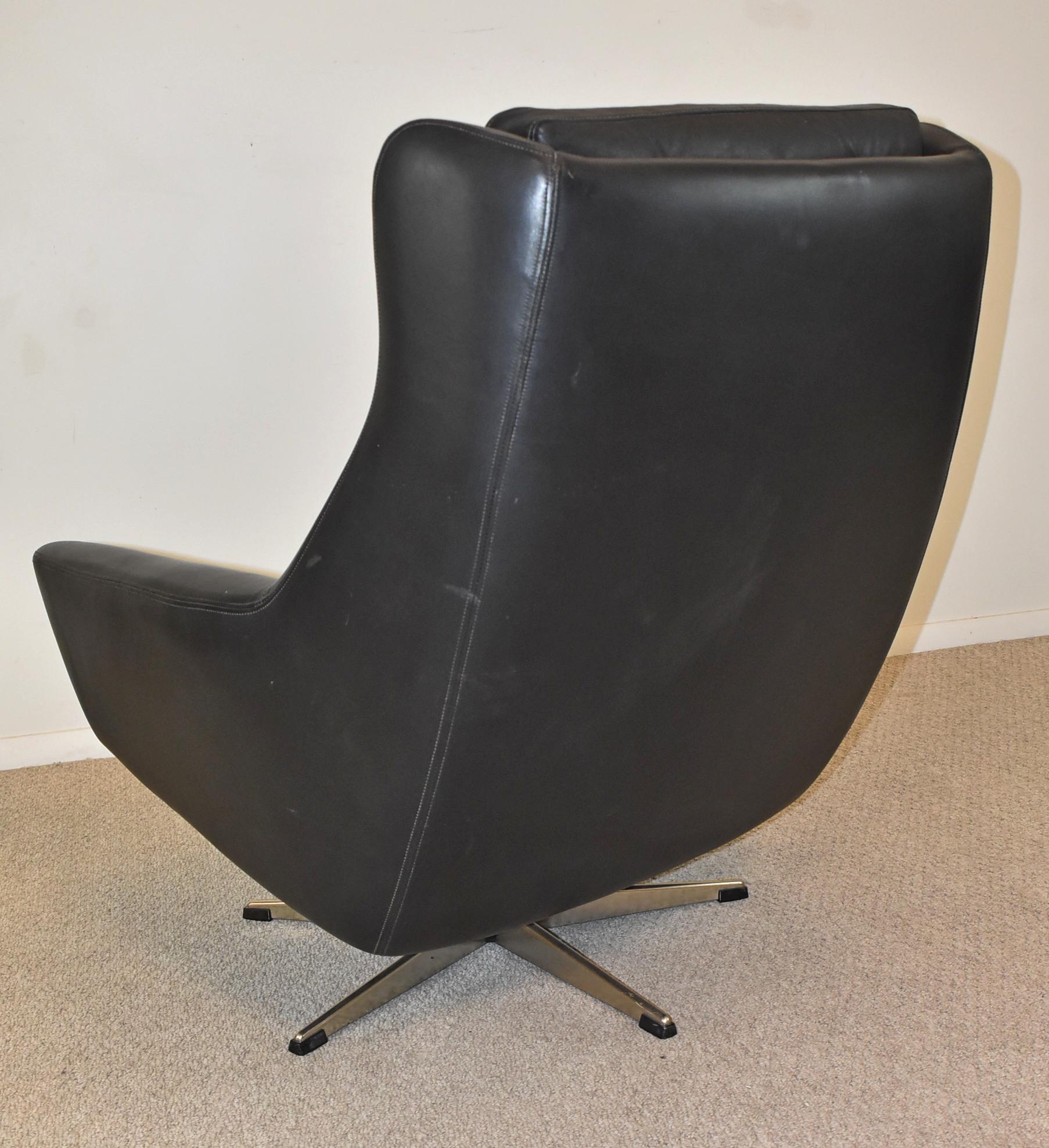 Erhardsen & Andersen, Stuhl „Siesta“ mit Ottomane, schwarzes Leder, Loungesessel im Zustand „Gut“ im Angebot in Toledo, OH