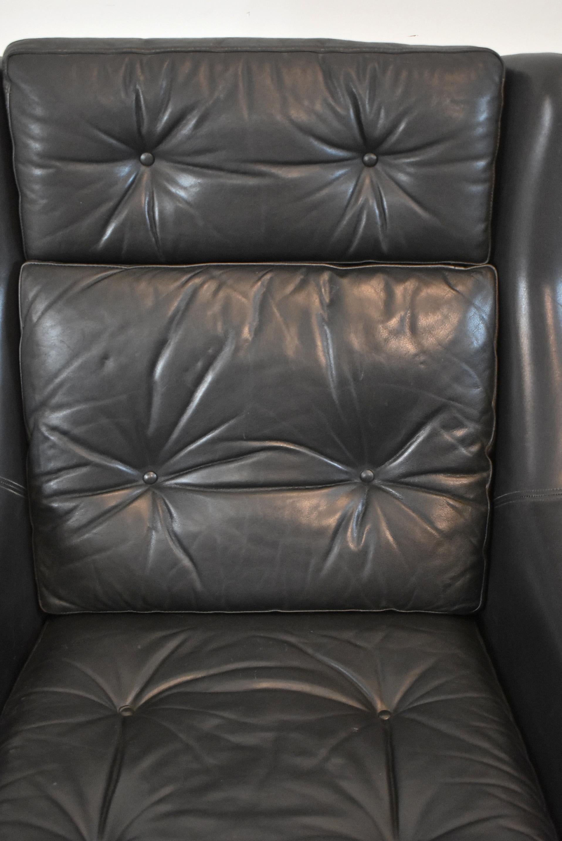 Erhardsen & Andersen, Stuhl „Siesta“ mit Ottomane, schwarzes Leder, Loungesessel im Angebot 1