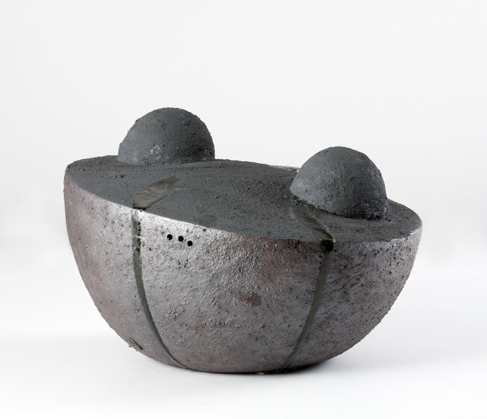 Unique piece
Signed: Astoul.

Master ceramicist Eric Astoul created this piece as part of a series inspired by both modern and ancient stoneware, which, with its rough firing, flips the traditional ceramic craft known to La Borne on its head.