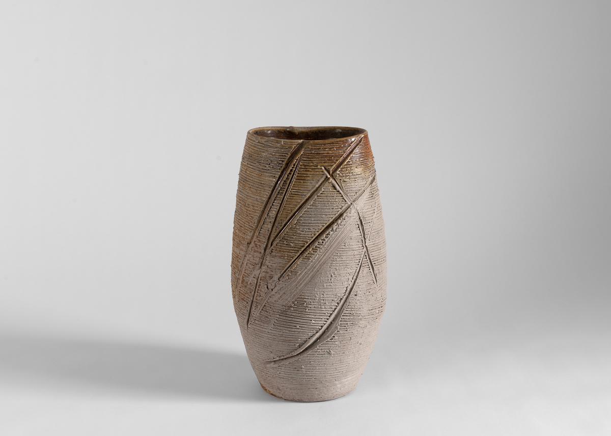 French Eric Astoul, Cylindre Incisé Strié, La Borne, Sculptural Vase, France, 2000 For Sale