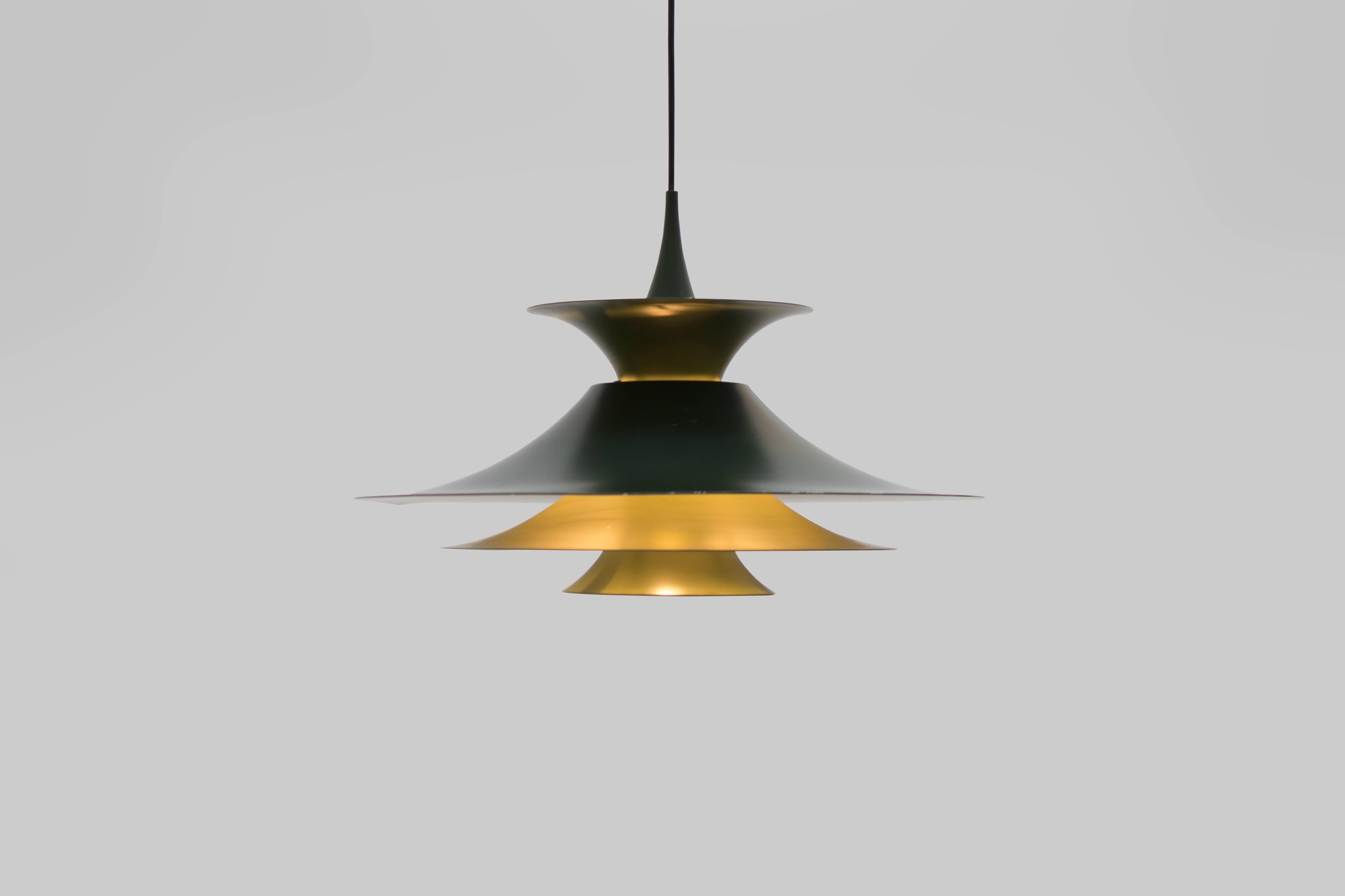 'Radius' pendant lamp by Eric Balslev for Fog & Mørup in Denmark, circa 1970. Made of enameled aluminum. Painted in ivory and dark green.

In good condition.