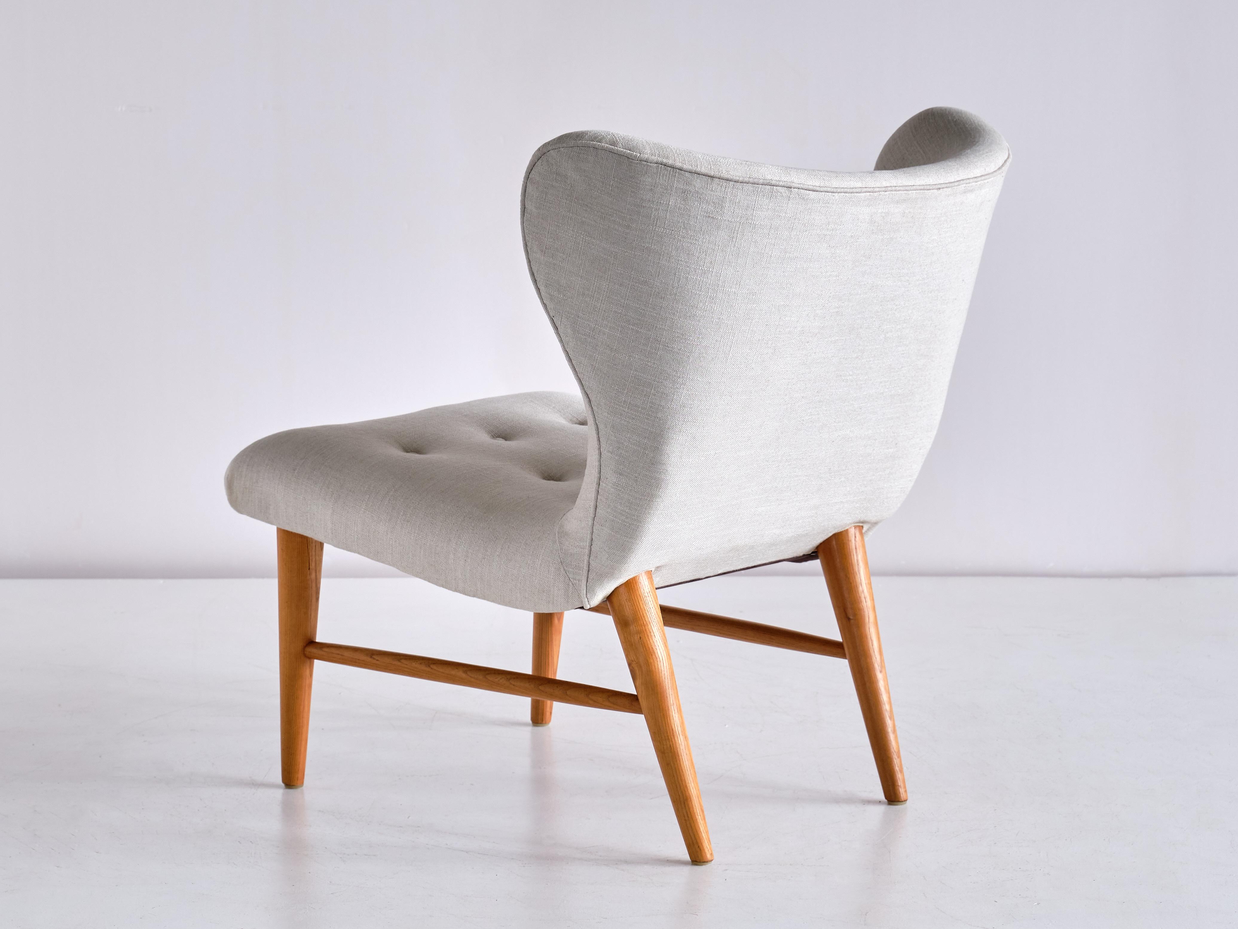 Eric Bertil Karlén Pair of Lounge Chairs in Ivory Linen and Elm, Sweden, 1940s For Sale 3