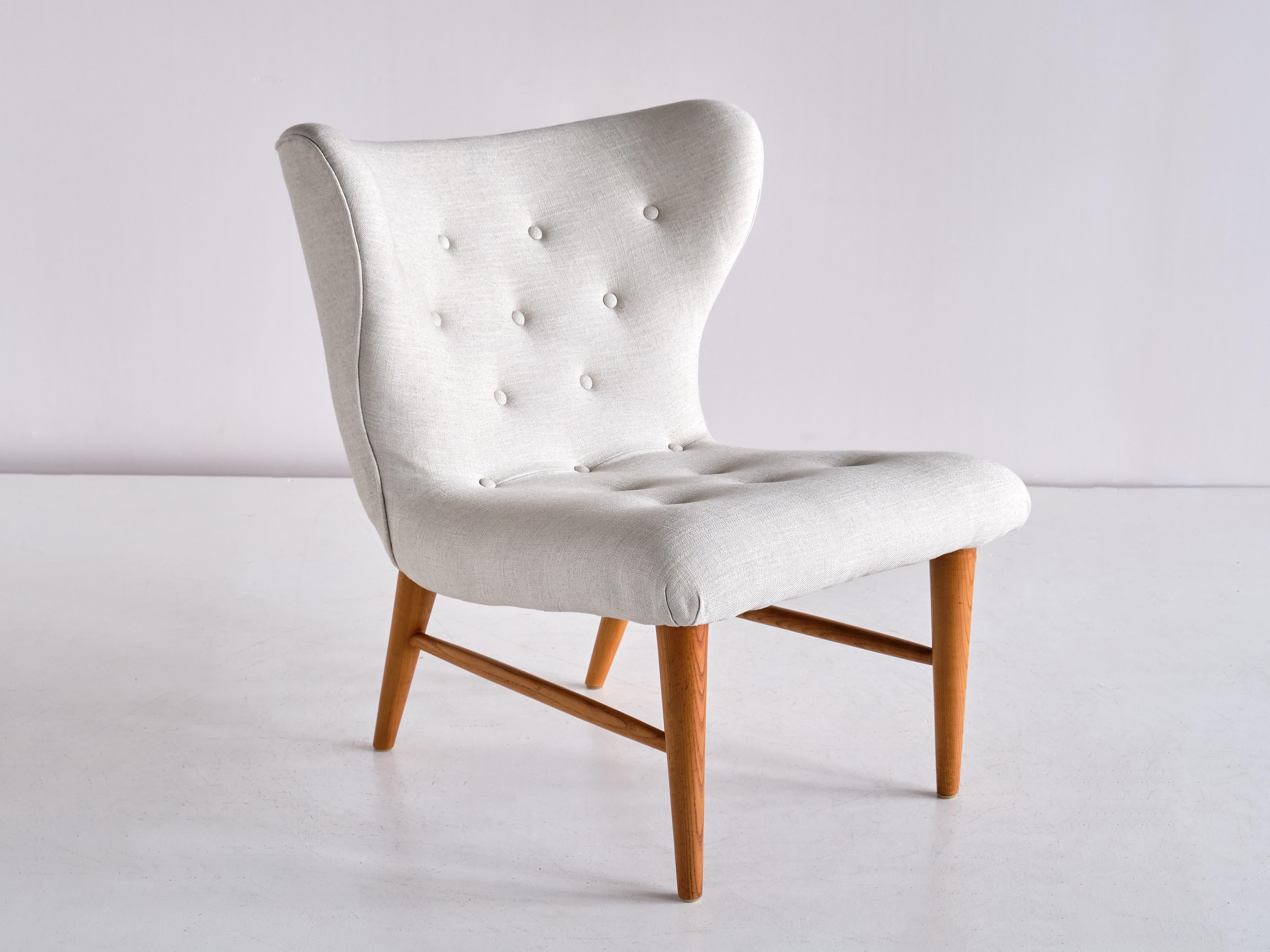 Swedish Eric Bertil Karlén Pair of Lounge Chairs in Ivory Linen and Elm, Sweden, 1940s For Sale