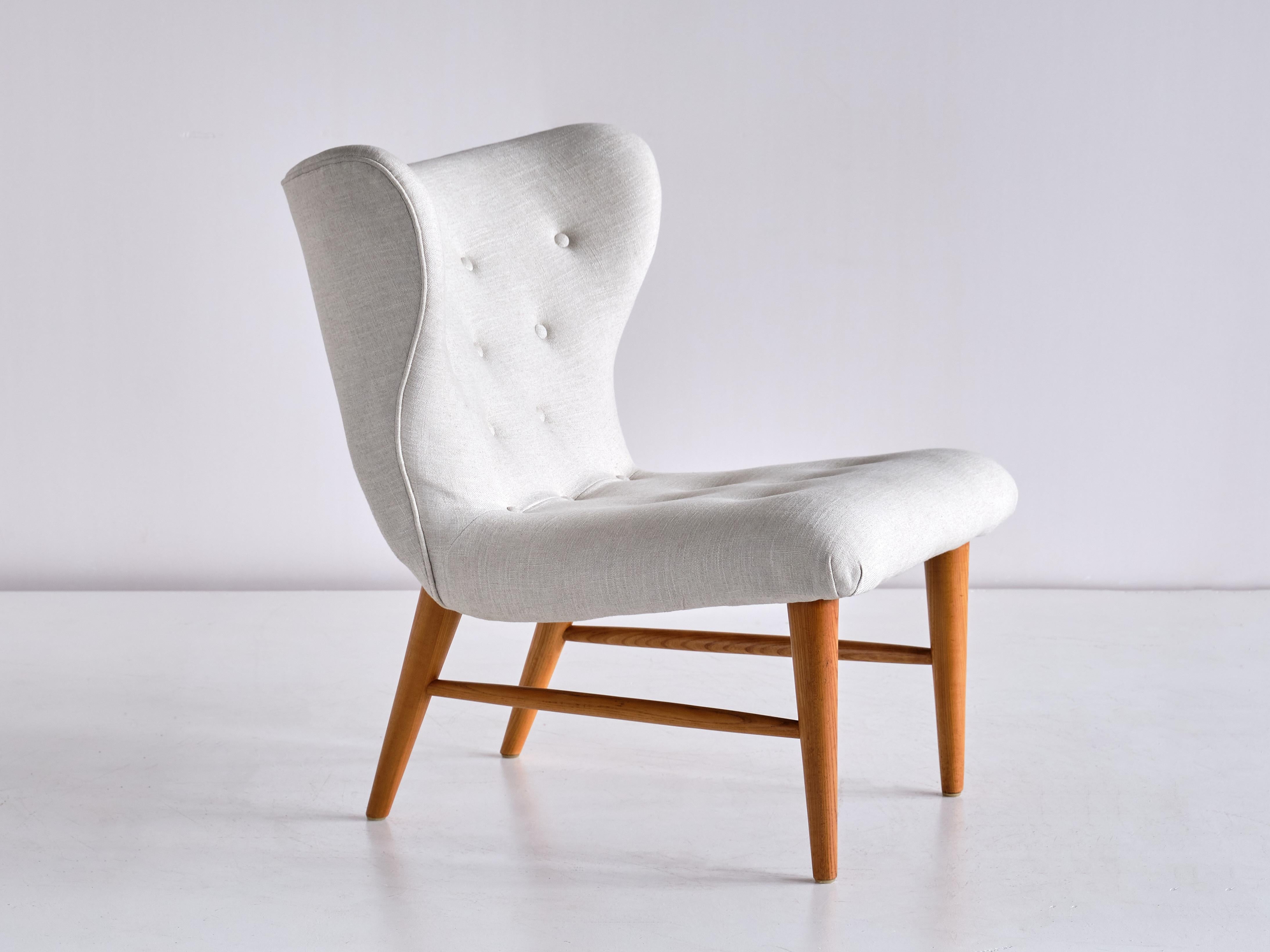 Cotton Eric Bertil Karlén Pair of Lounge Chairs in Ivory Linen and Elm, Sweden, 1940s For Sale