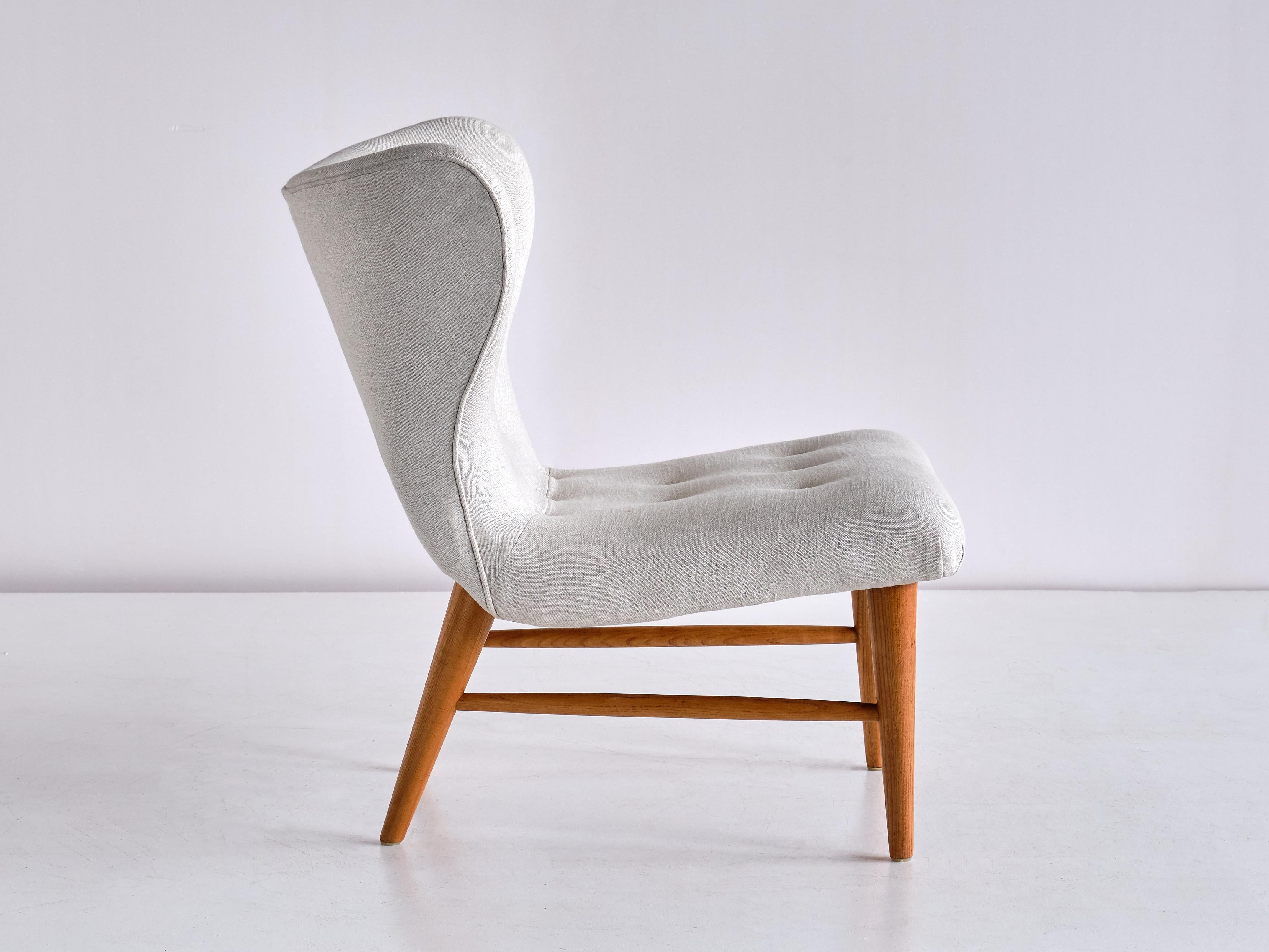 Eric Bertil Karlén Pair of Lounge Chairs in Ivory Linen and Elm, Sweden, 1940s For Sale 1