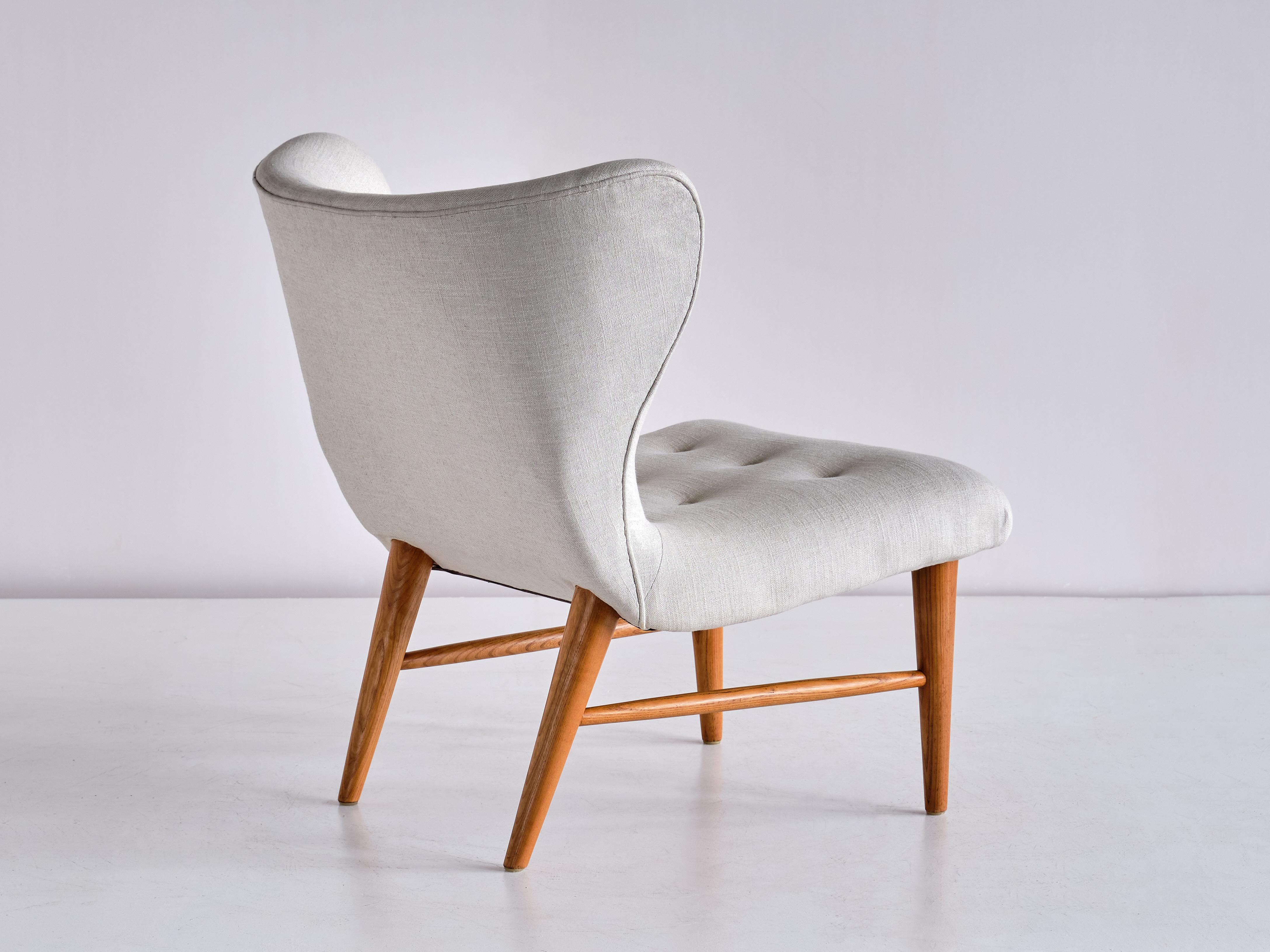 Eric Bertil Karlén Pair of Lounge Chairs in Ivory Linen and Elm, Sweden, 1940s For Sale 2