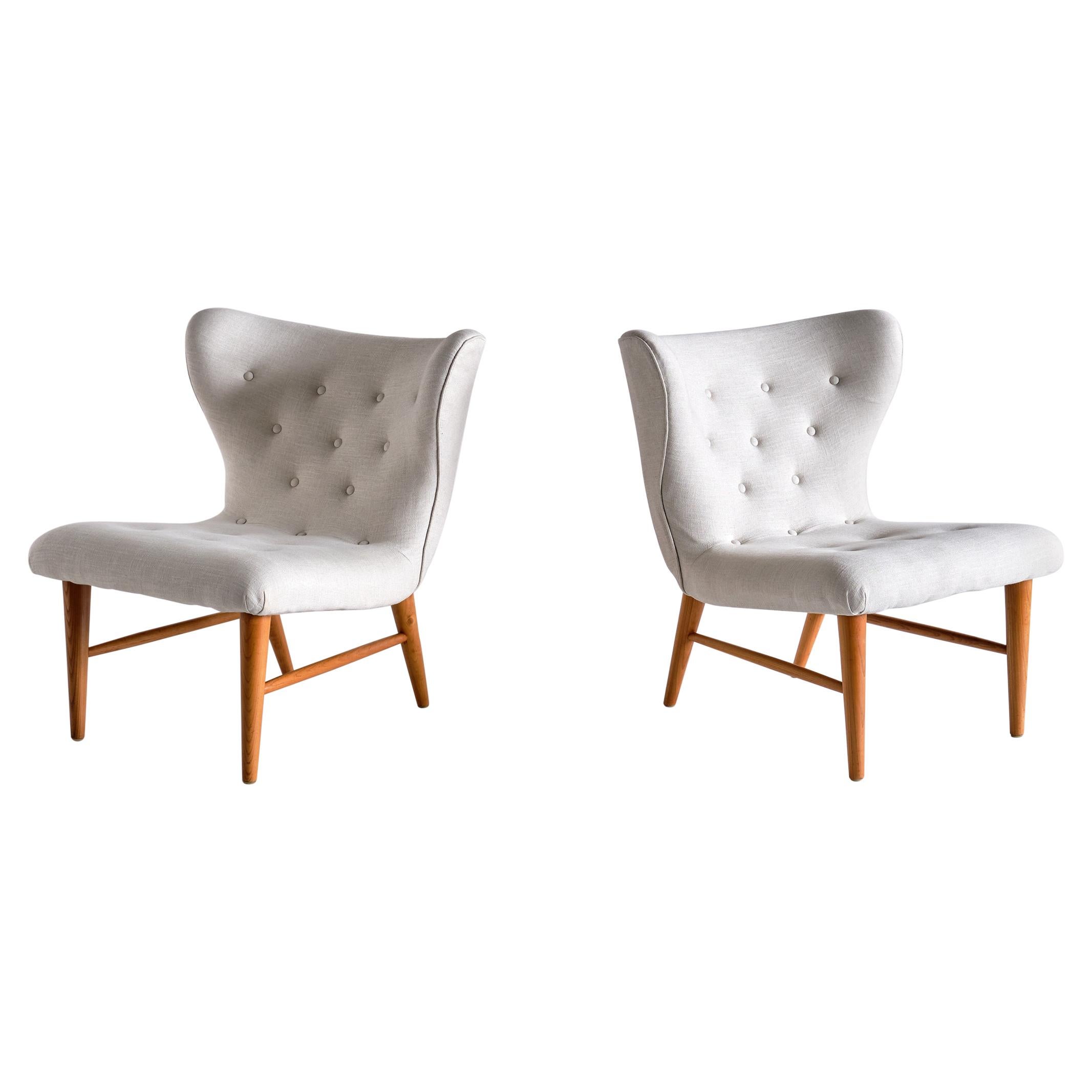 Eric Bertil Karlén Pair of Lounge Chairs in Ivory Linen and Elm, Sweden, 1940s For Sale