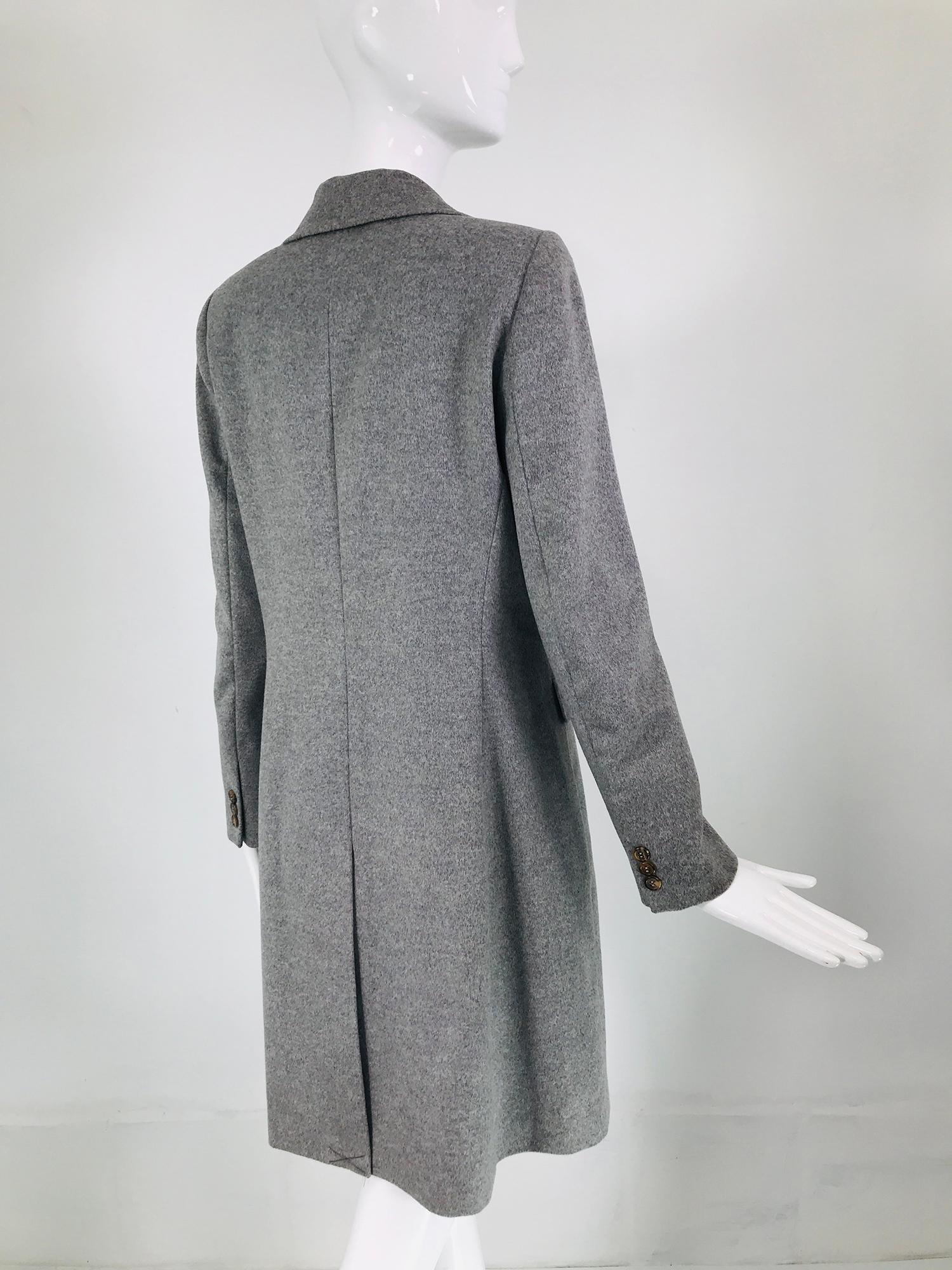 Eric Bompard Pale Grey Cashmere Single Breasted Coat  In Excellent Condition For Sale In West Palm Beach, FL