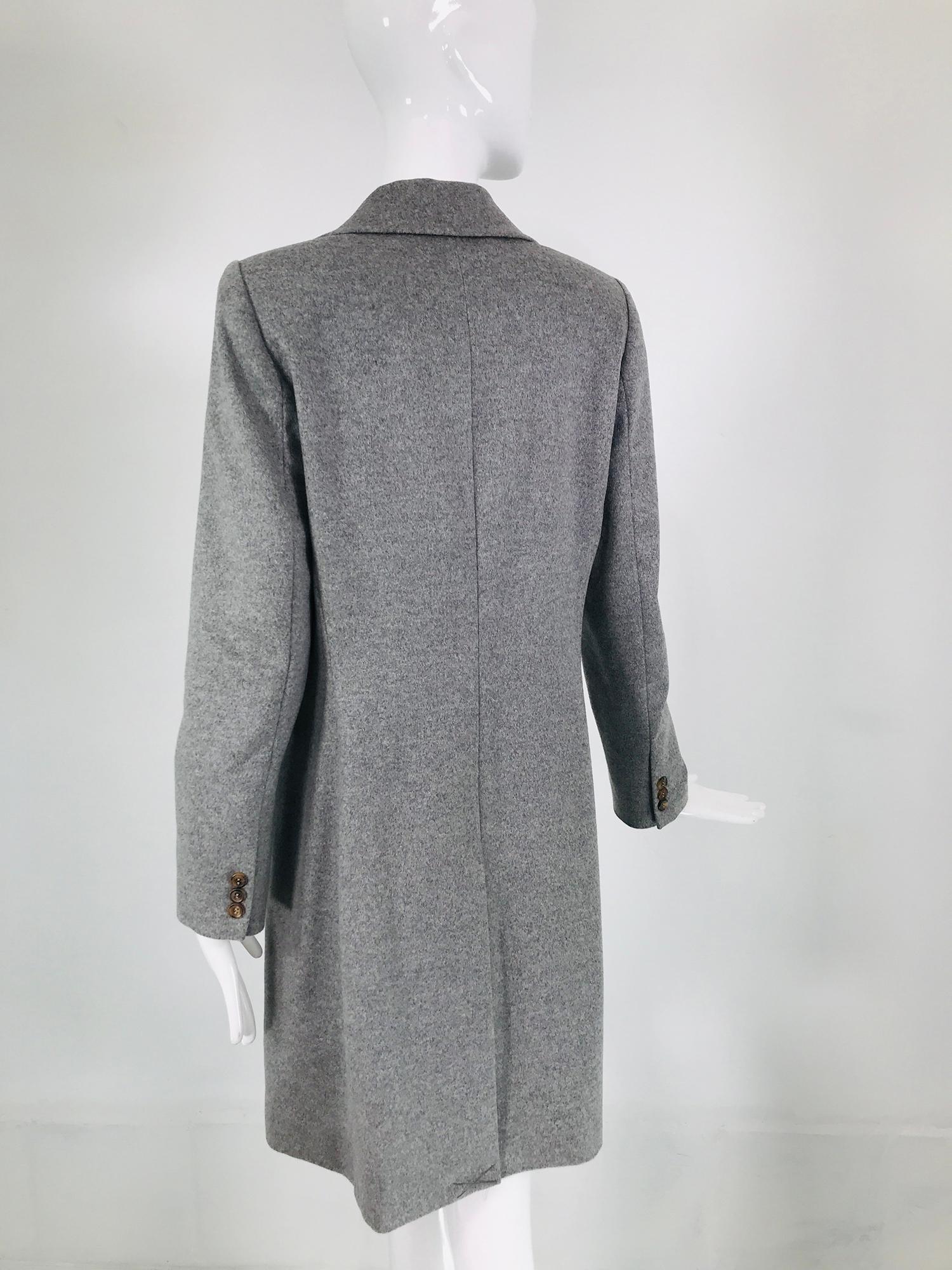 Eric Bompard Pale Grey Cashmere Single Breasted Coat  For Sale 1