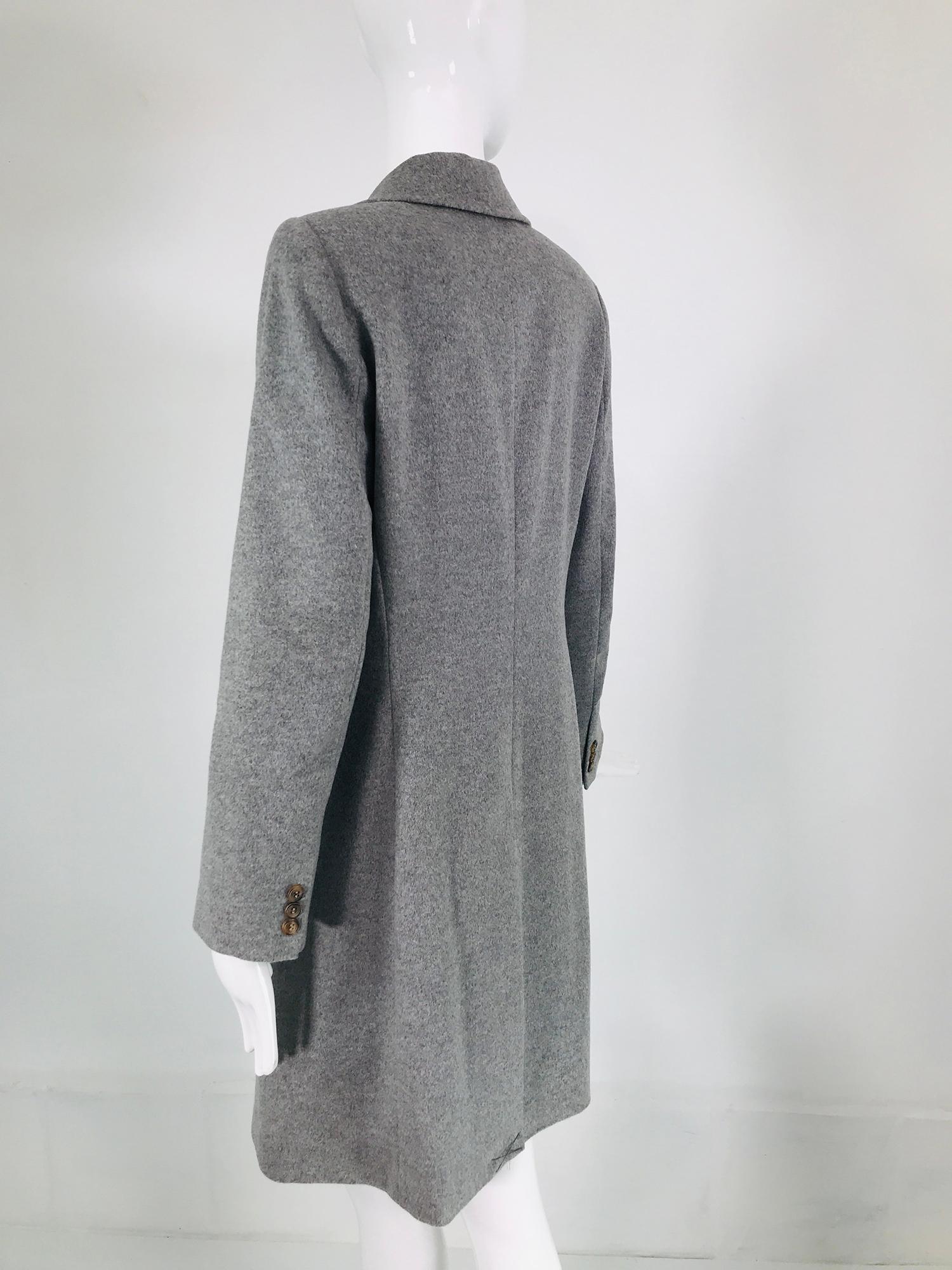 Eric Bompard Pale Grey Cashmere Single Breasted Coat  For Sale 2