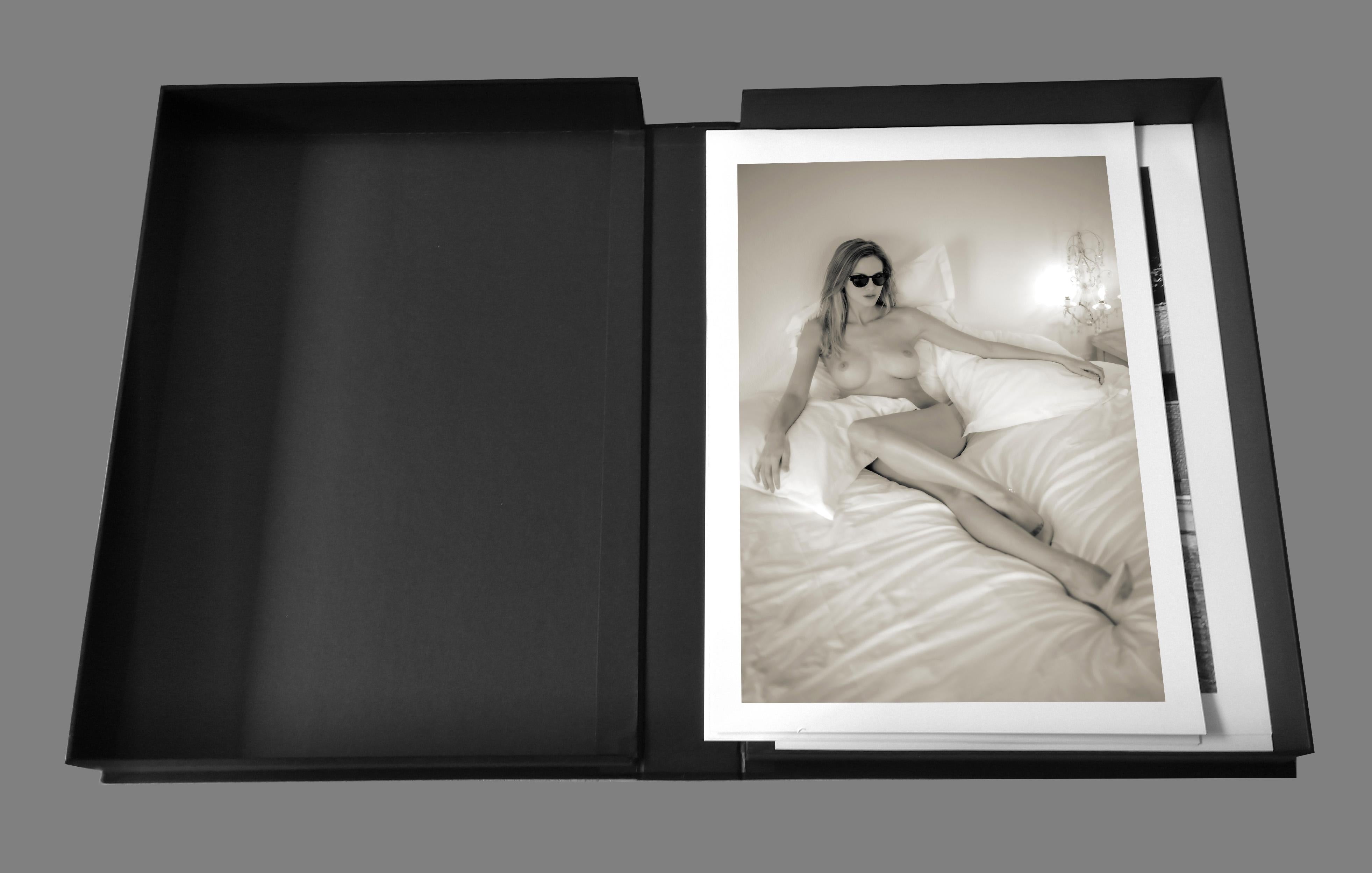 Room 2 - Collector Portfolio # 5 out 7 - 12 Fine Art Prints Nude photography For Sale 8