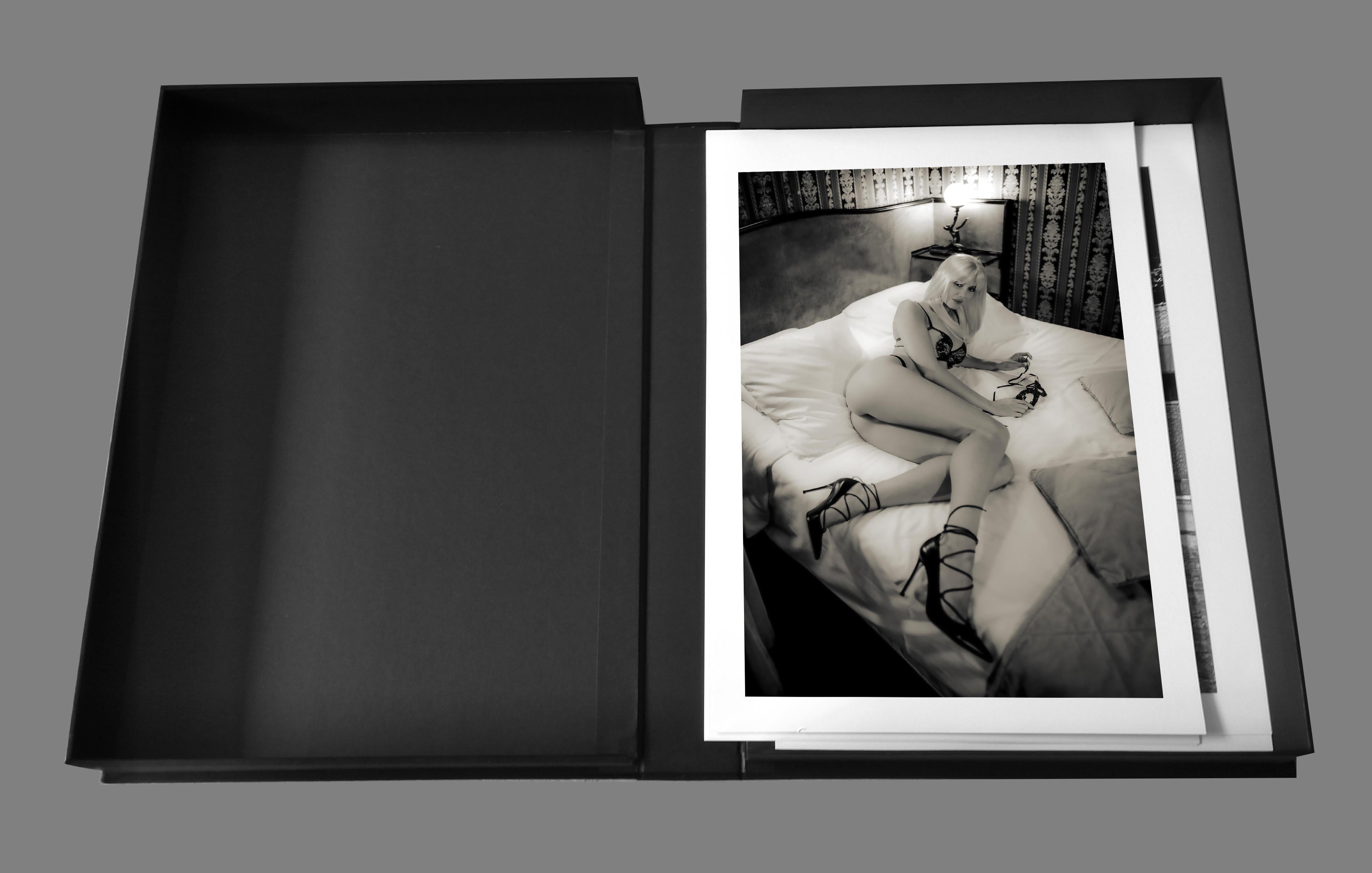 Room 310 - Collector Portfolio # 3 aus 7 - 12 Kunstdrucke Aktfotografie im Angebot 12