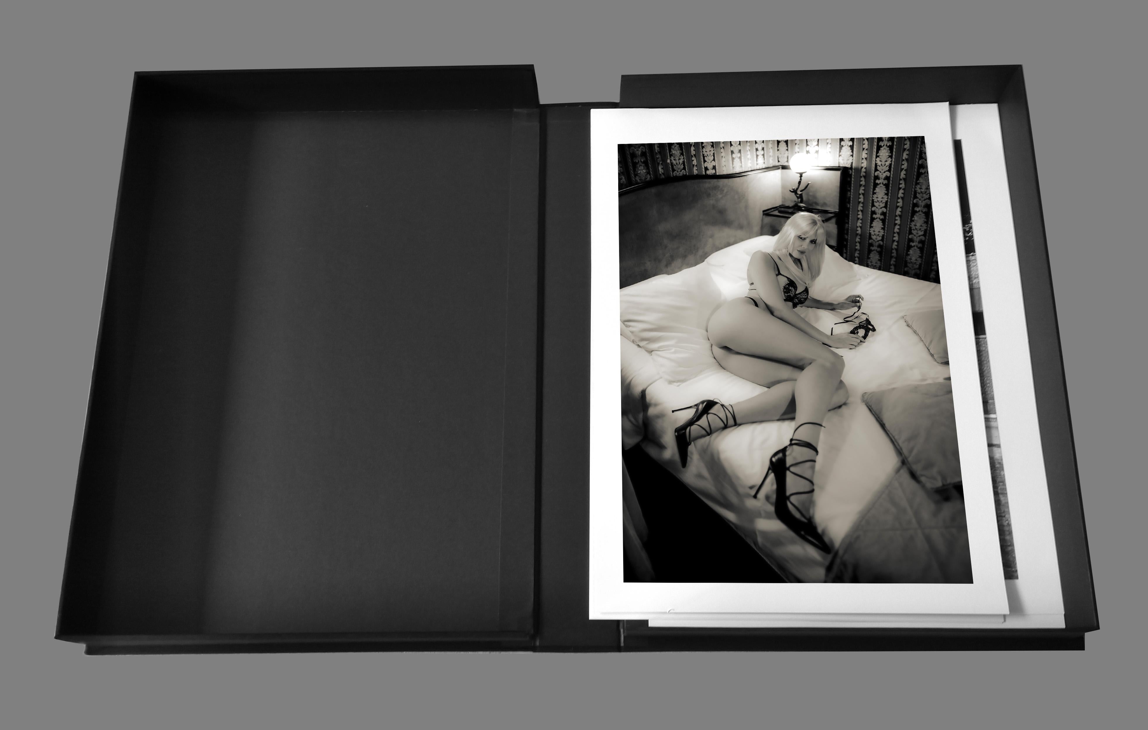 Room 310 - Collector Portfolio # 3 out 7 - 12 Fine Art Prints Photographie de nu en vente 12
