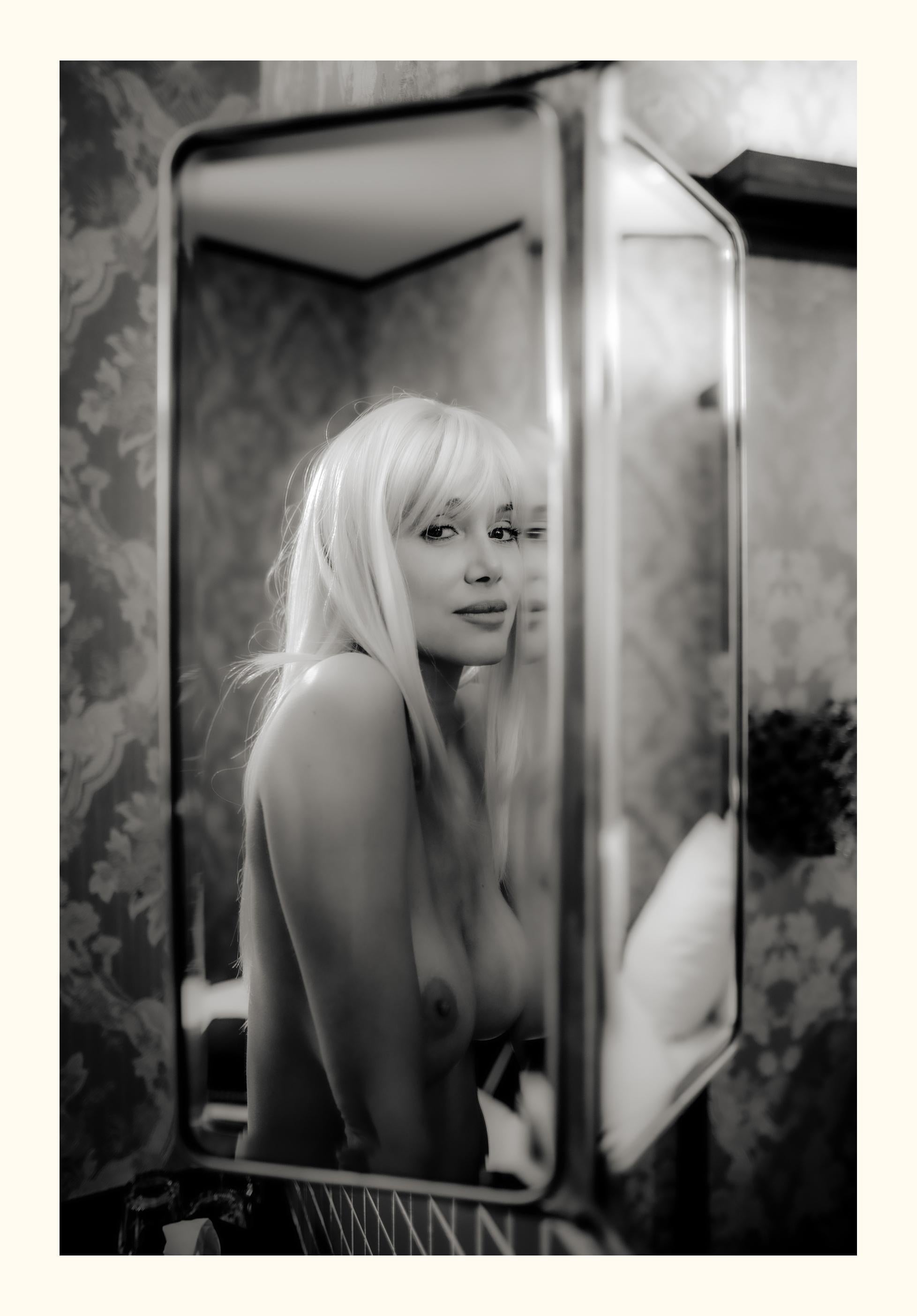 Room 310 - Collector Portfolio # 3 out 7 - 12 Fine Art Prints Photographie de nu en vente 1