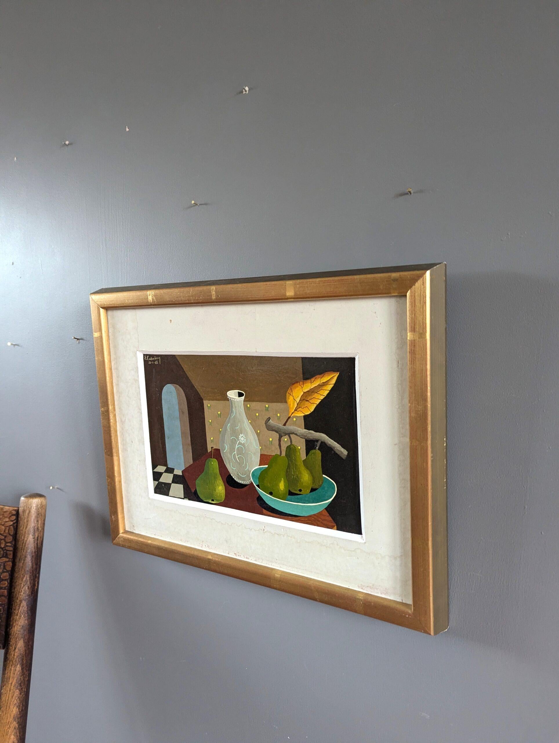 PERAS Y JARRÓN DE CRISTAL
Tamaño: 29,5 x 37 cm (incluido el marco)
Témpera sobre tabla

Una composición de naturaleza muerta surrealista de brillante ejecución y carácter, realizada al temple sobre tabla en 1965 por el consagrado artista sueco Eric