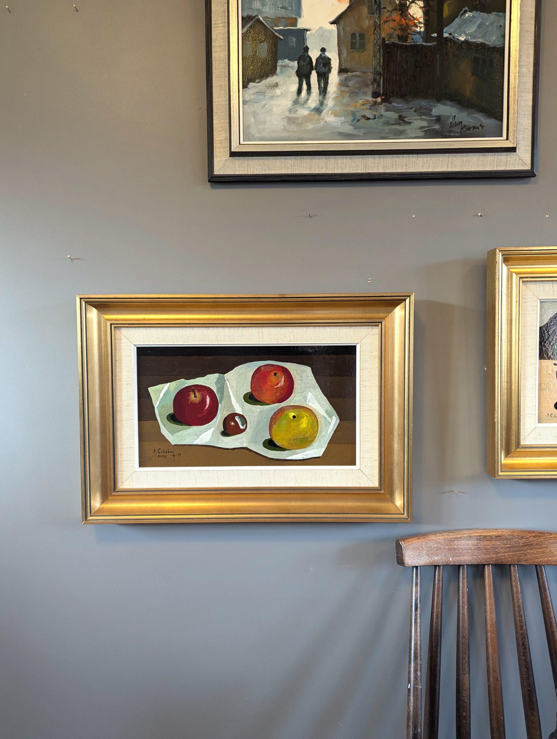 1979 Tempera Modernista - Natura morta d'epoca - Frutti su tela bianca - Still-Life Painting Marrone di Eric Cederberg