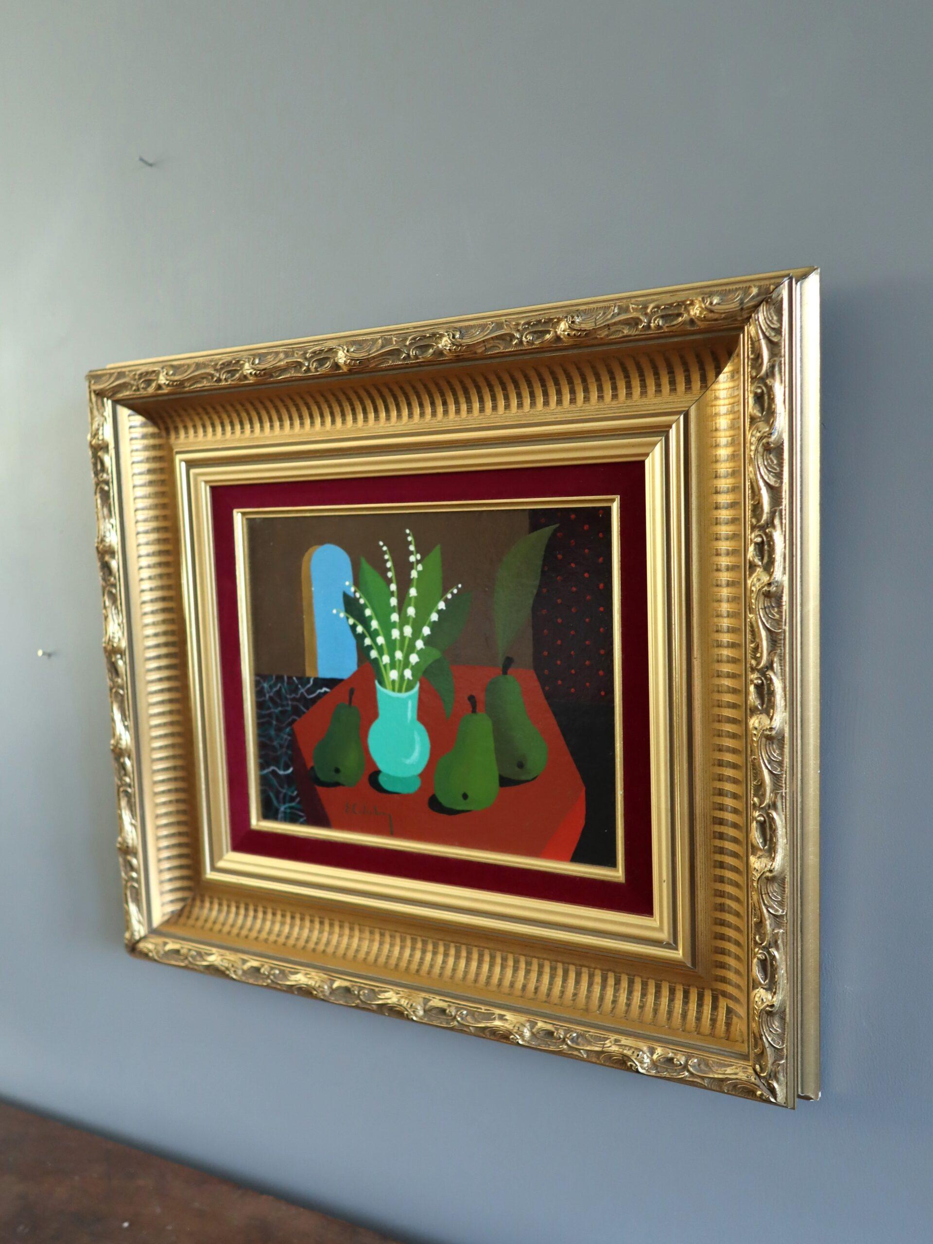 MUGUET AUX POIRES
Taille : 40 x 45 cm (cadre compris)
Tempera sur carton

Charmante nature morte d'intérieur du milieu du siècle exécutée à la détrempe sur carton par l'artiste suédois Eric Cederberg (1897-1984), dont les œuvres sont représentées
