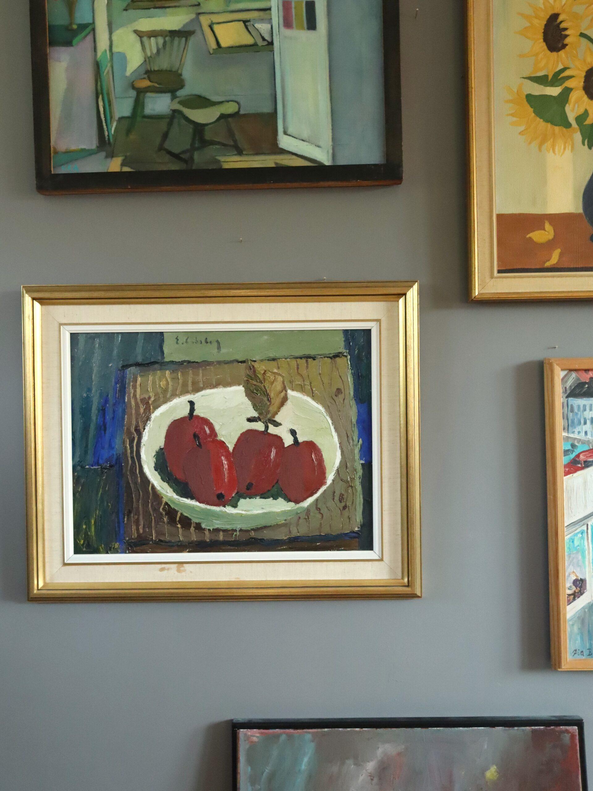 Mid Century Modern Schwedisch Ausdrucksstarkes Stillleben Ölgemälde - Karminrote Äpfel (Moderne), Painting, von Eric Cederberg