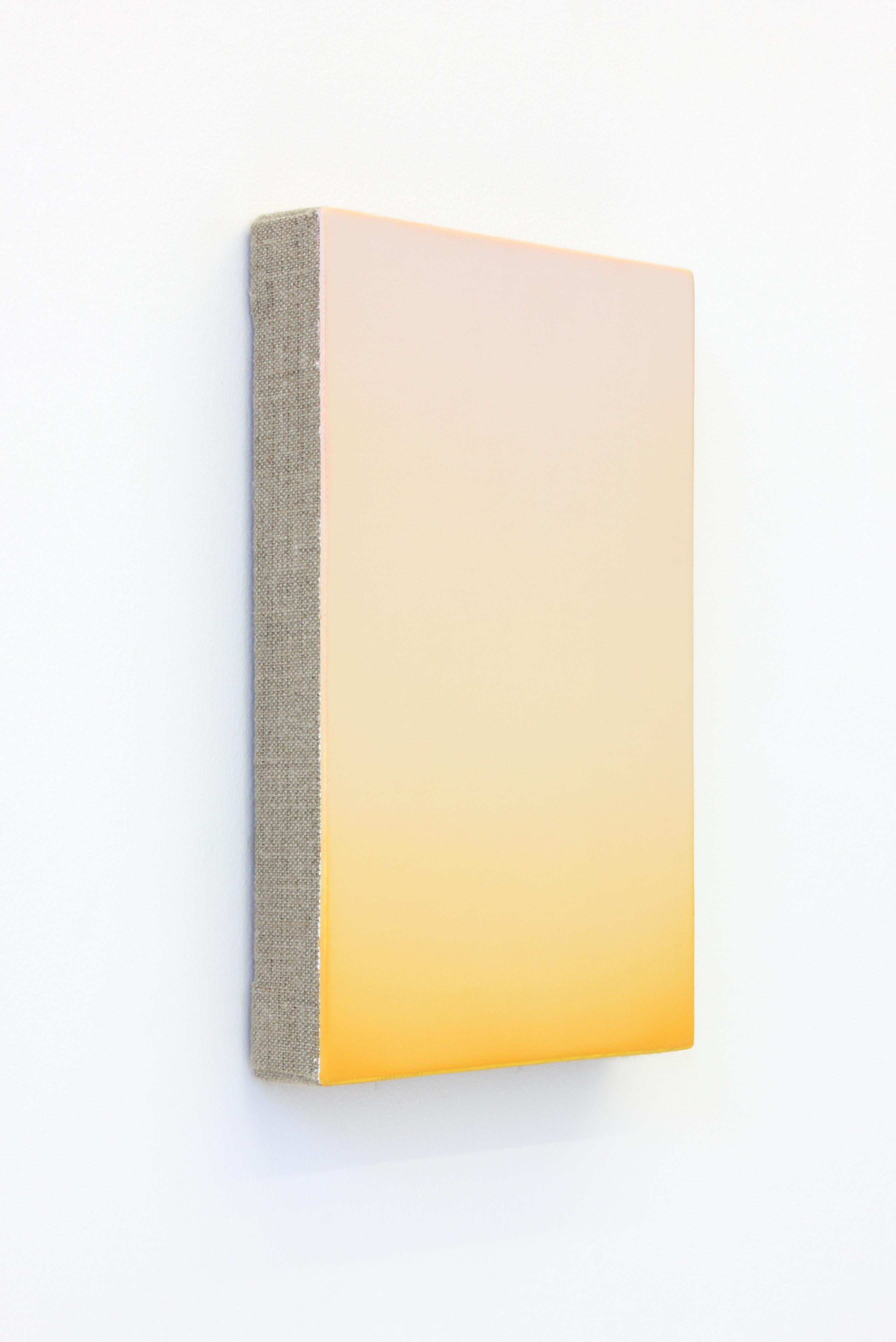 Eric Cruikshank ist ein hoch angesehener schottischer abstrakter Künstler, der für seine minimalistischen und Farbfeld-Gemälde bekannt ist, die die emotionalen Qualitäten der schottischen Landschaft in leuchtende Farbfelder