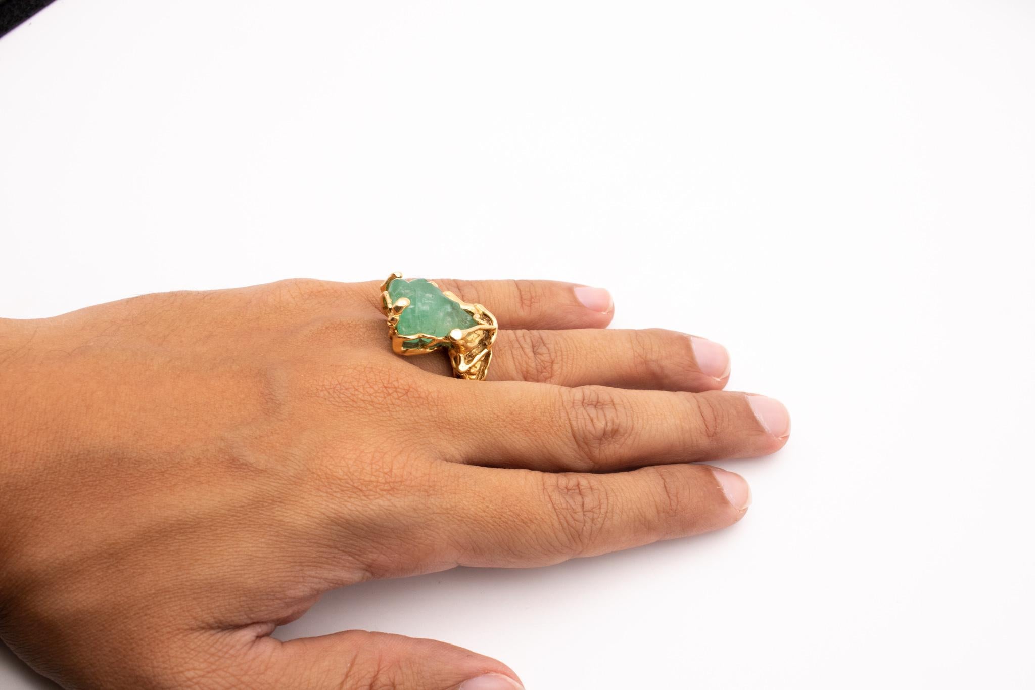 Modernist Eric De Kolb 1960 Rare Statement Ring in 18Kt Gold with 28.53 Cts Carved Emerald