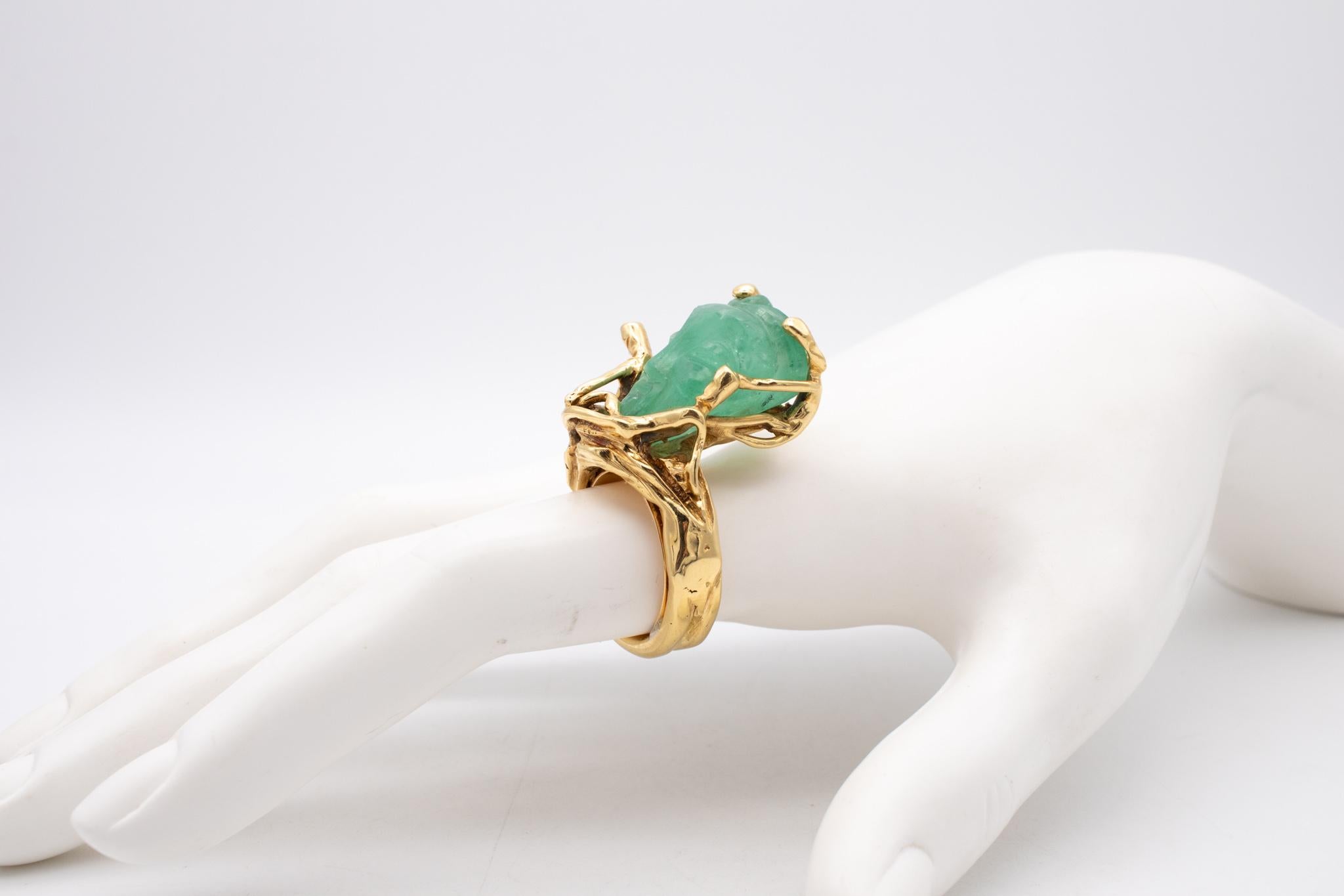 Eric De Kolb 1960 Rare Statement Ring in 18Kt Gold with 28.53 Cts Carved Emerald In Excellent Condition In Miami, FL
