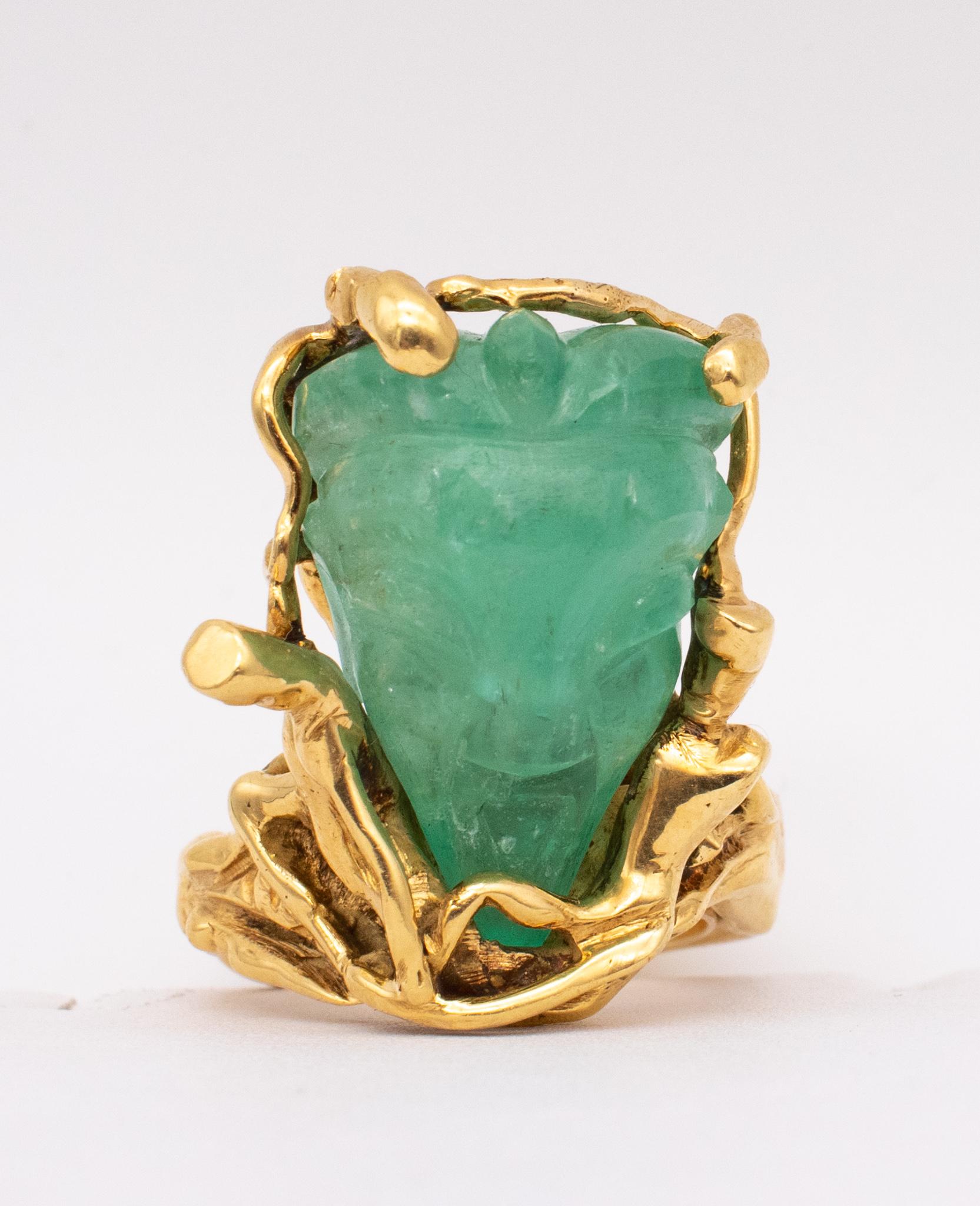 Women's or Men's Eric De Kolb 1960 Rare Statement Ring in 18Kt Gold with 28.53 Cts Carved Emerald