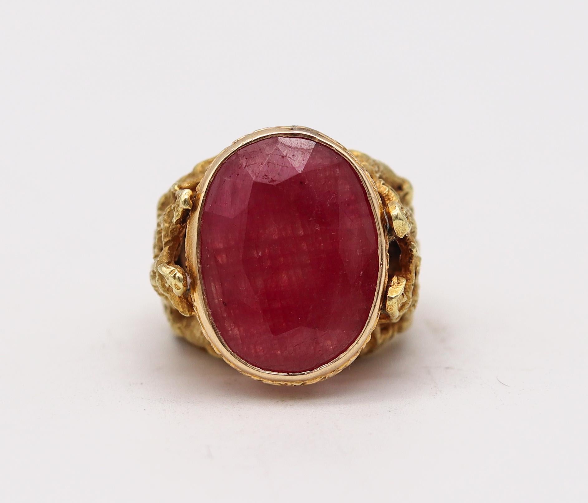 Modernist Eric De Kolb 1970 Figurative Statement Ring 18Kt Yellow Gold with 14.45 Cts Ruby