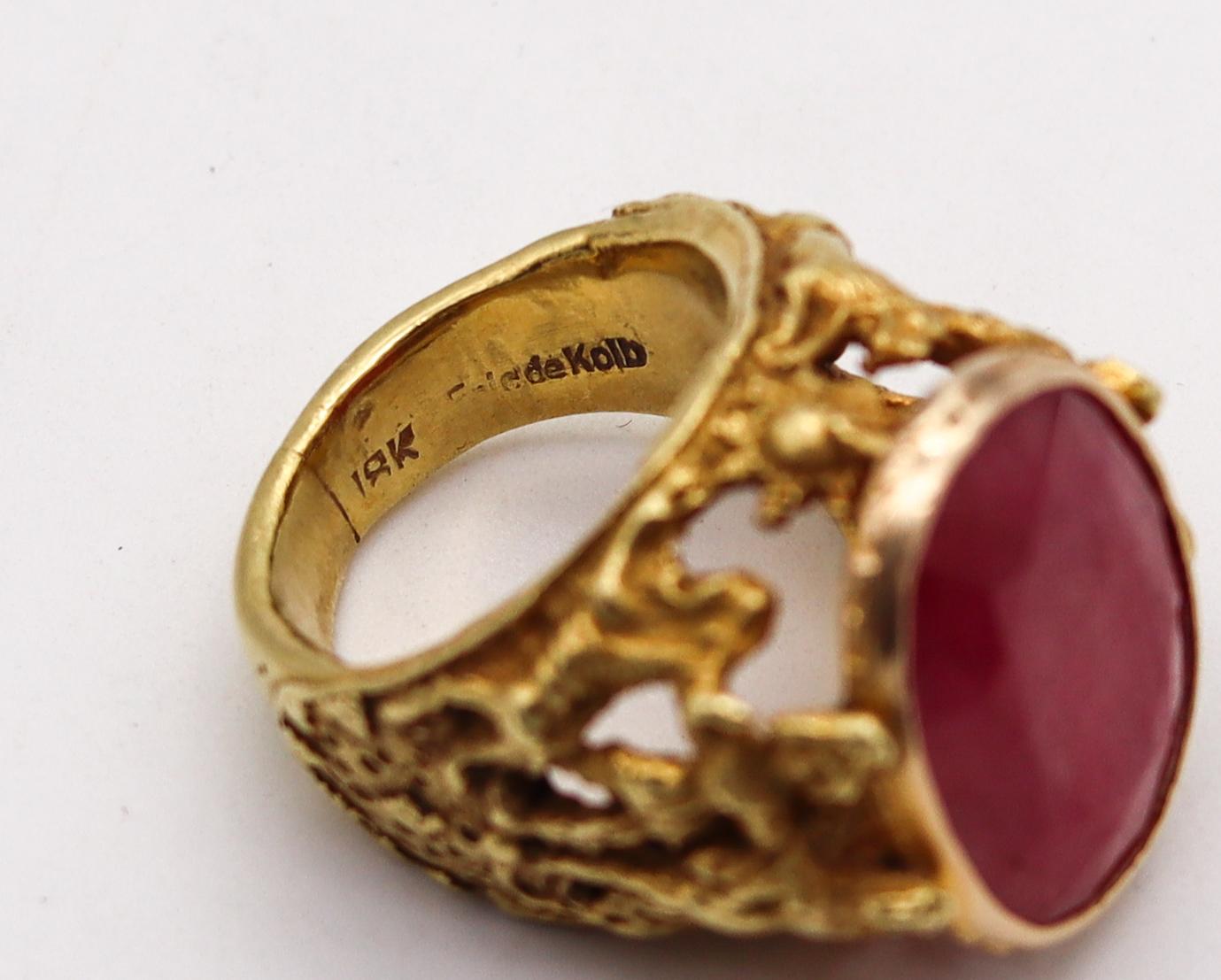 Women's or Men's Eric De Kolb 1970 Figurative Statement Ring 18Kt Yellow Gold with 14.45 Cts Ruby