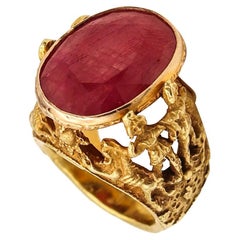 Eric De Kolb 1970 Figurative Statement Ring 18Kt Yellow Gold with 14.45 Cts Ruby