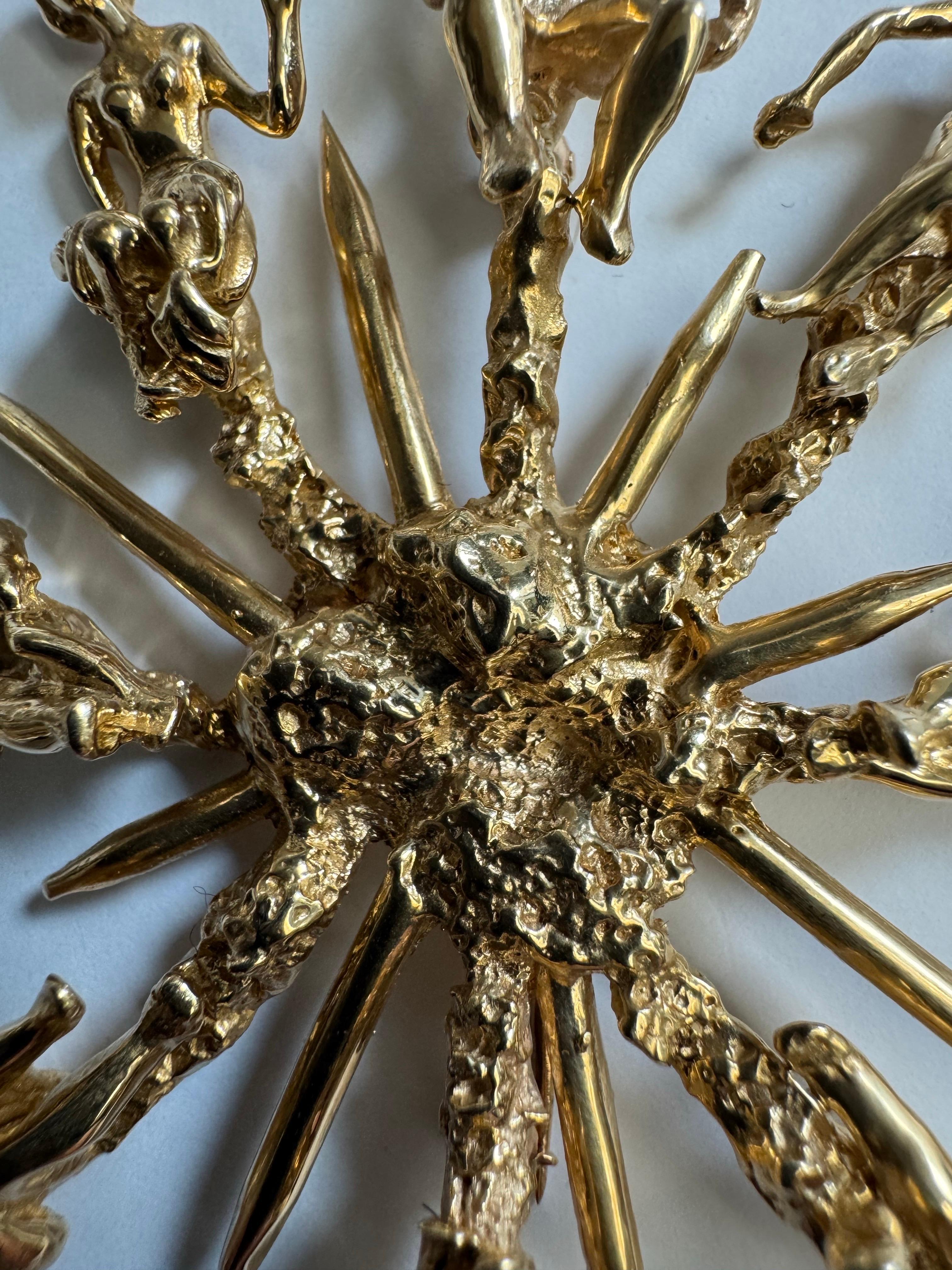Eric de Kolb Gold Figural Pendant/Pin In Good Condition For Sale In New York, NY