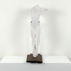 Femme en arc de cercle