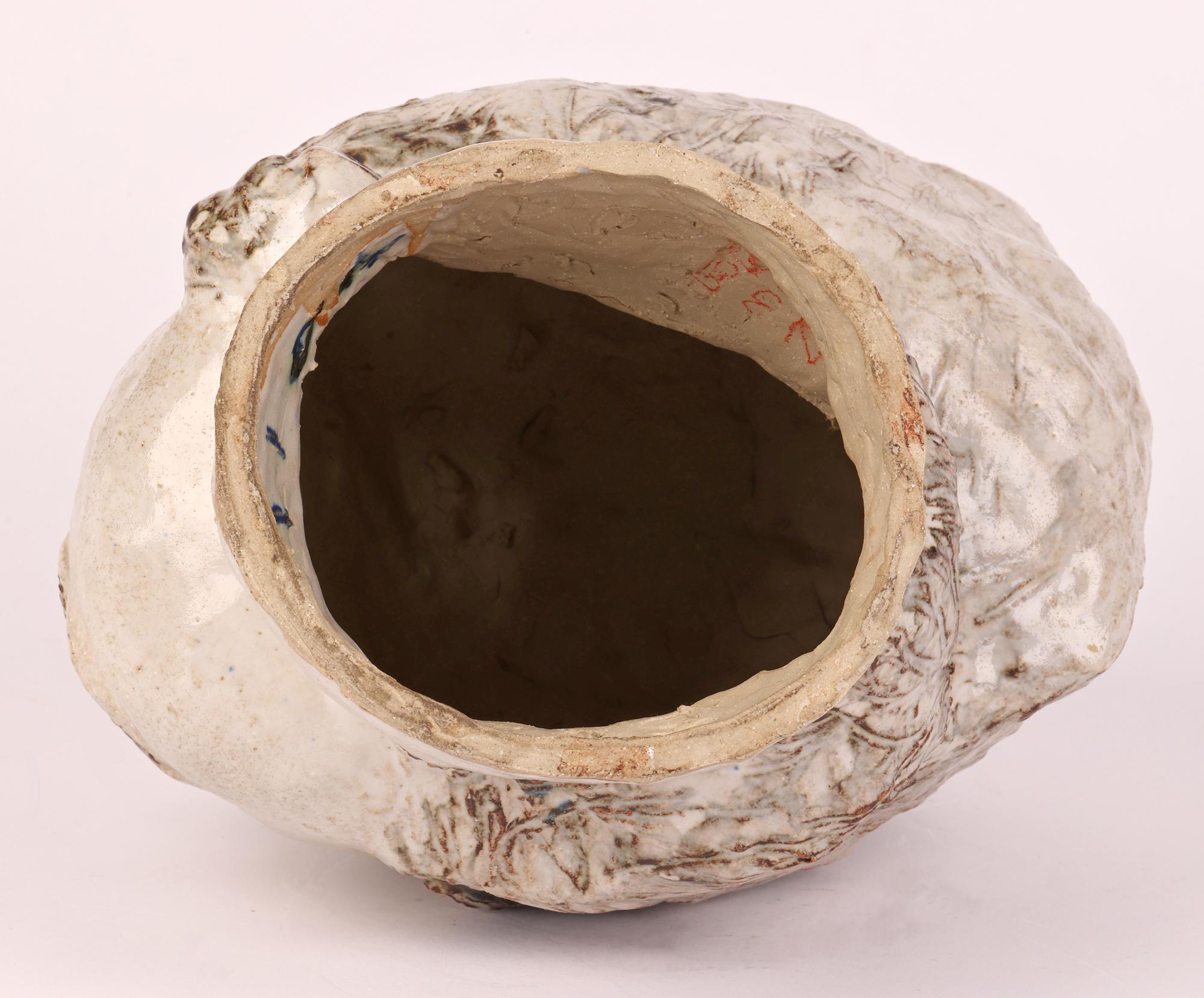 Eric James Mellon Scultura di testa in Studio Pottery realizzata a mano e datata 1963 in vendita 5