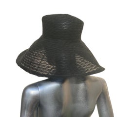 Eric Javits Schwarzer gewebter Breakfast at Tiffany's Glamour Hut mit Rose