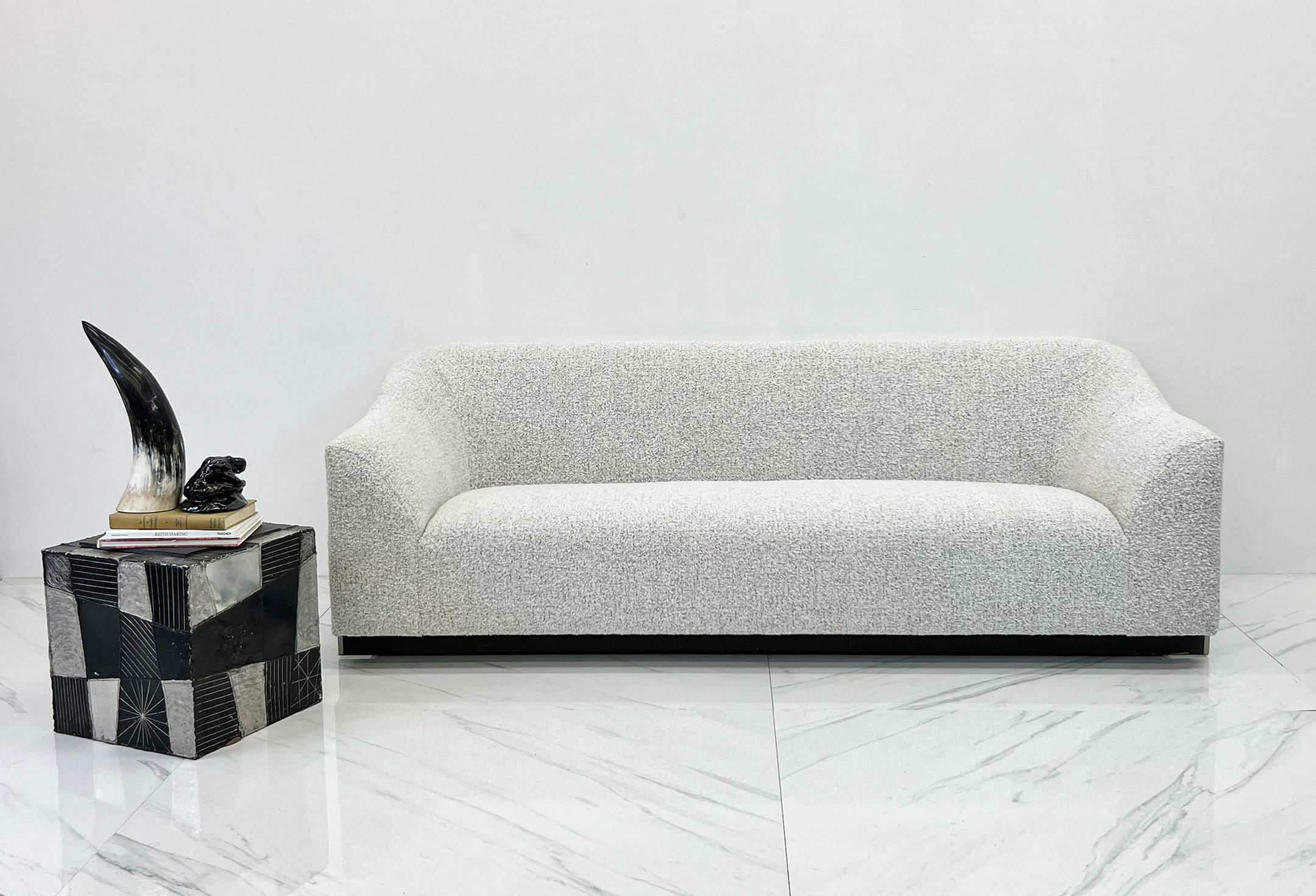 This Eric Jourdan for Ligne Roset Snowdonia sofa upholstered in two-tone black stitch and white boucle is a stunning piece of modern furniture that adds a touch of sophistication and elegance to any contemporary living space.

The Snowdonia sofa's