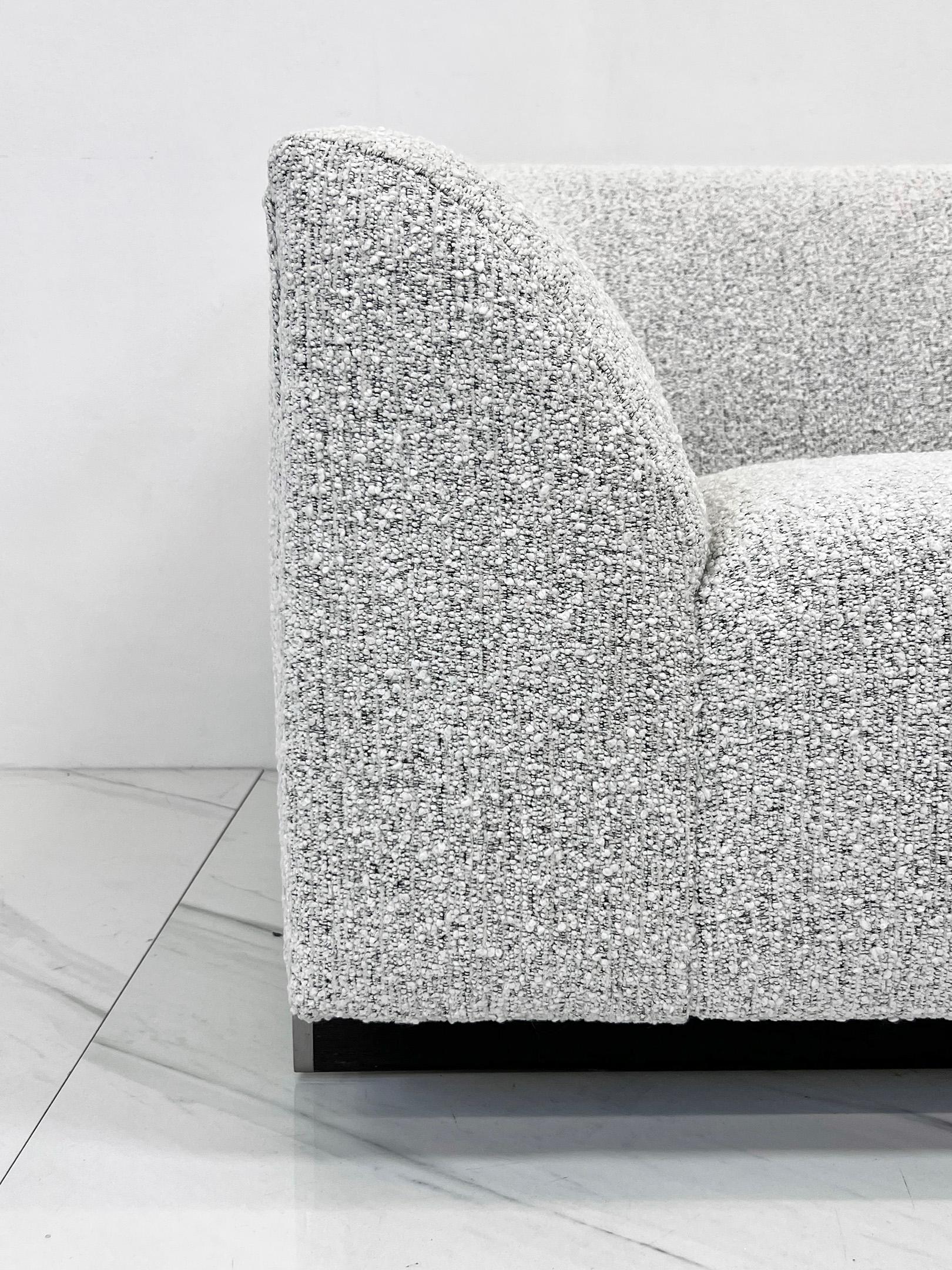 Eric Jourdan Snowdonia Modernes Sofa für Ligne Roset aus schwarzem und weißem Bouclé (Stahl) im Angebot