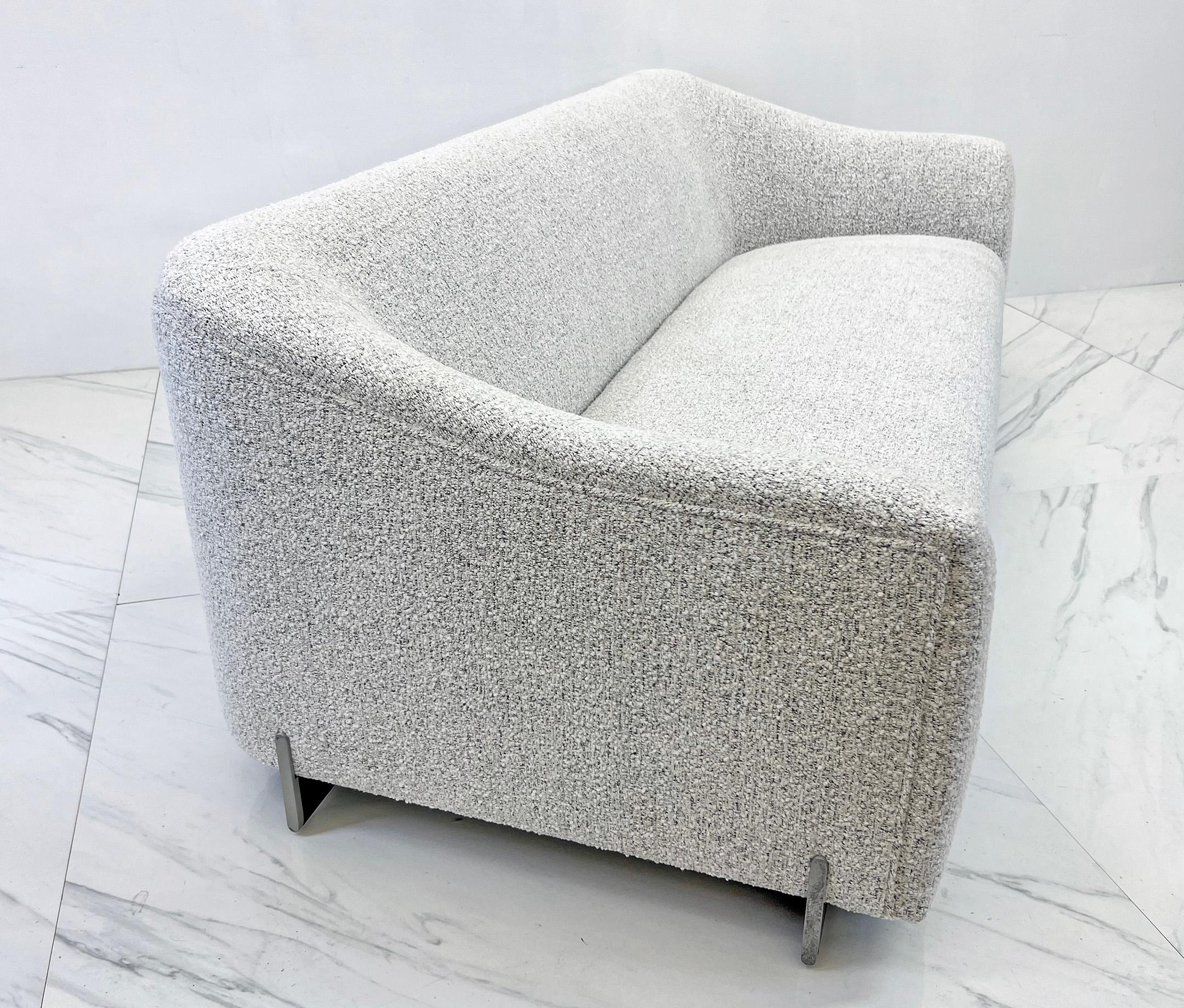 Eric Jourdan Snowdonia Modernes Sofa für Ligne Roset aus schwarzem und weißem Bouclé im Angebot 3