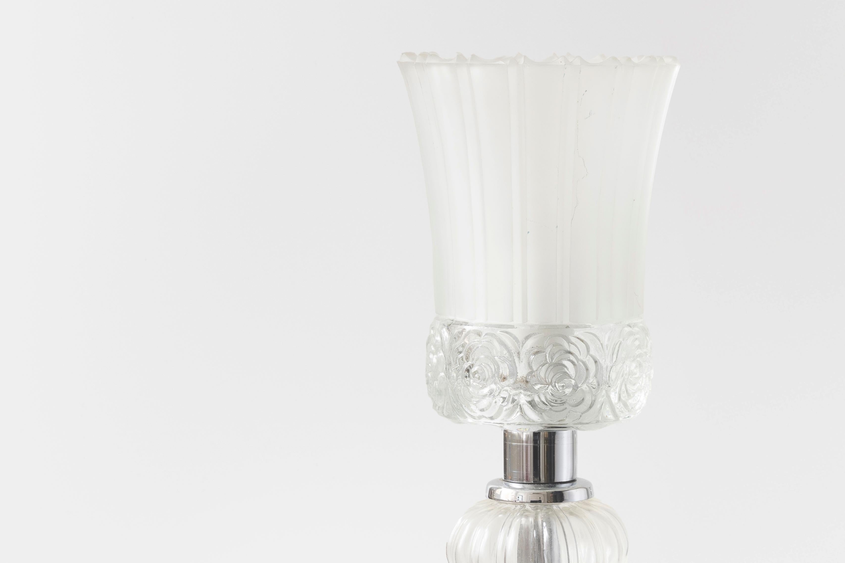 20ième siècle Eric Katz, paire de lampes de bureau françaises vintage en verre sablé et chrome en vente