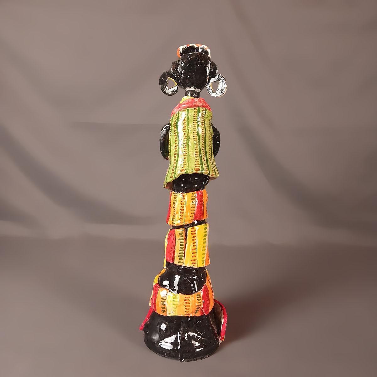 Scultura in ceramica dipinta a mano 