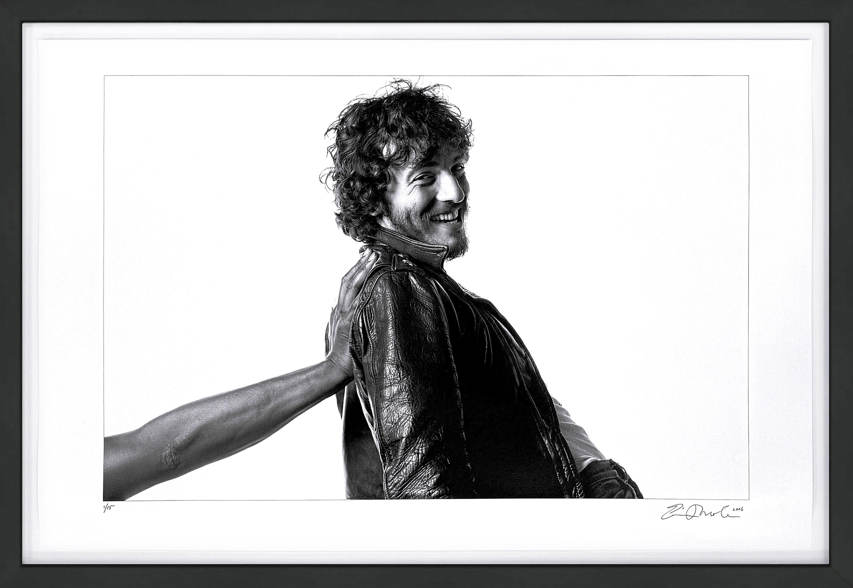 Black and White Photograph Eric Meola - Tenth Avenue Freeze-Out (Bruce Springsteen), rare tirage signé