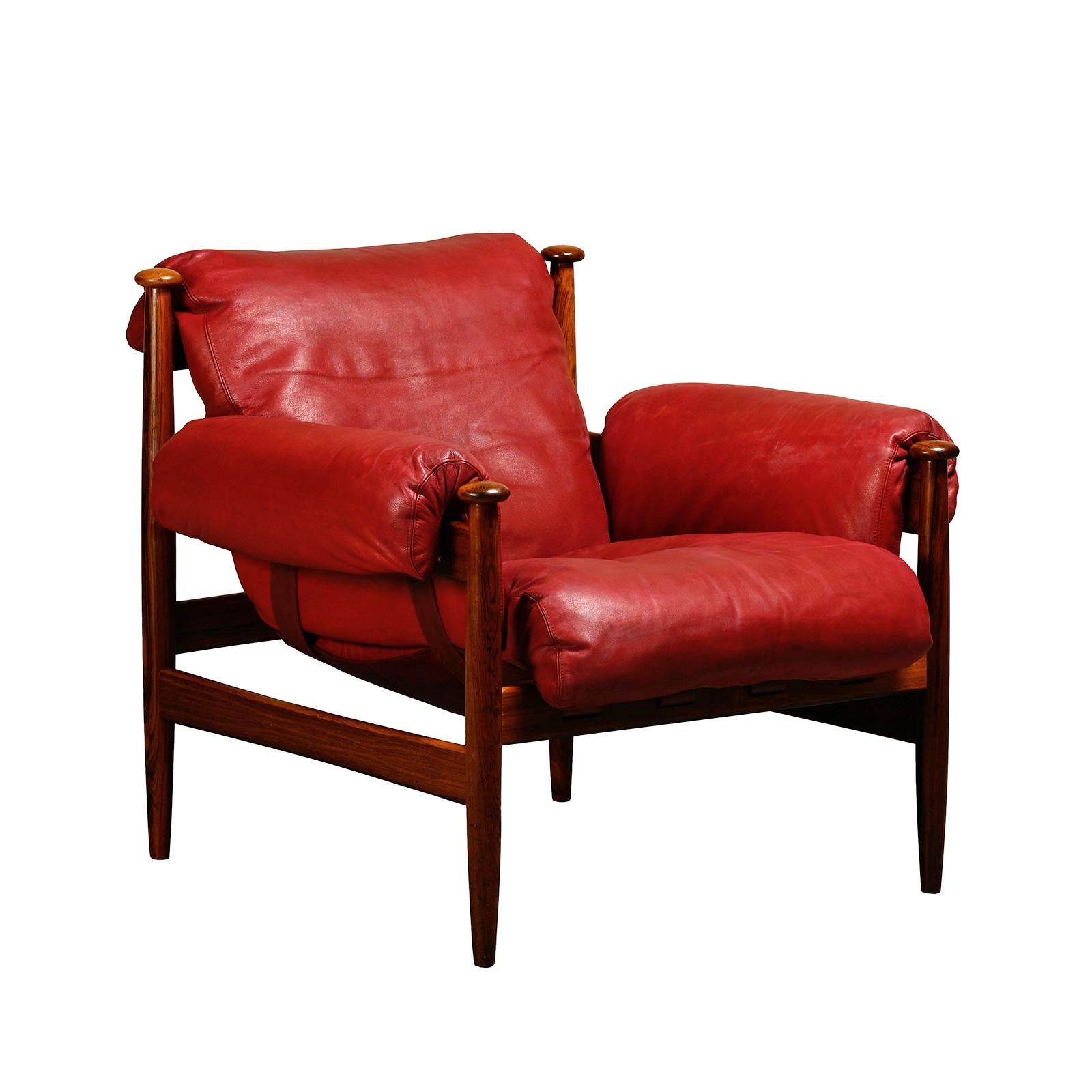 Eric Merthen Amiral Lounge Chair aus dunklem Holz und rotem Leder für IRE Möbler im Angebot