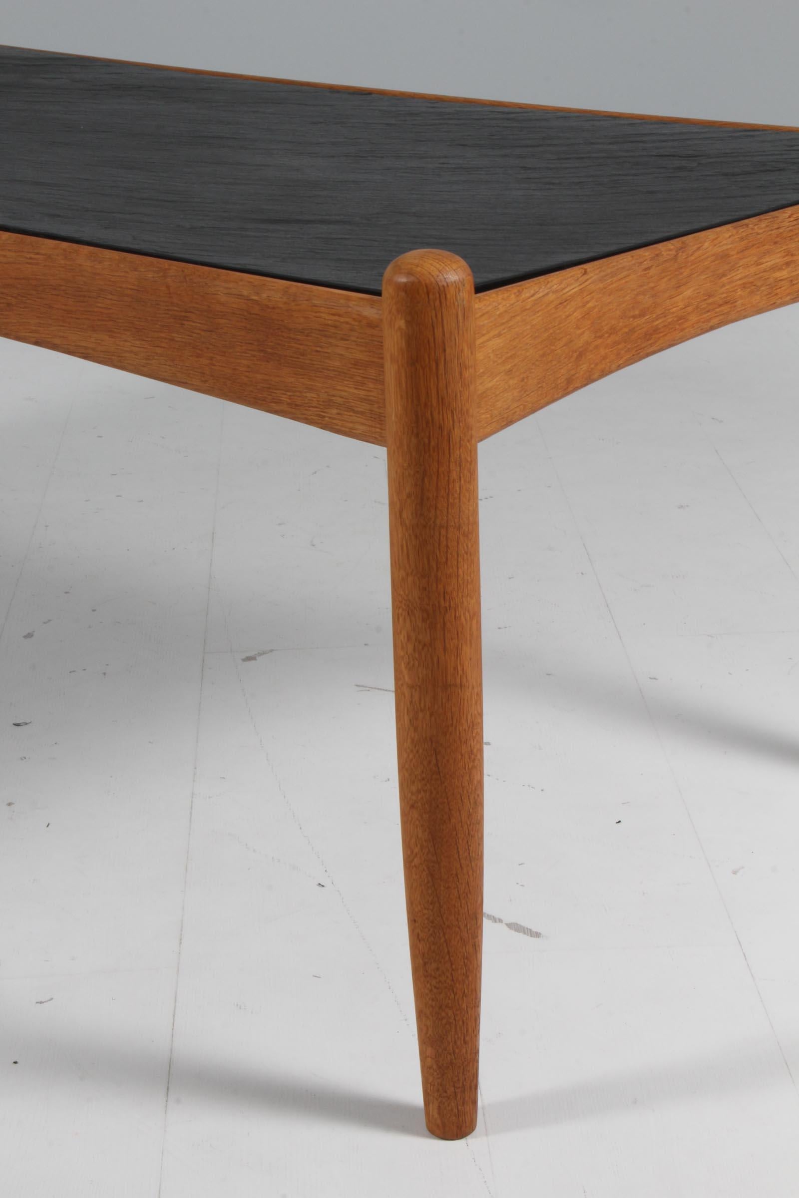 Eric Merthen sofa table in oak and slate, 1960s, model Amiral In Good Condition In Esbjerg, DK