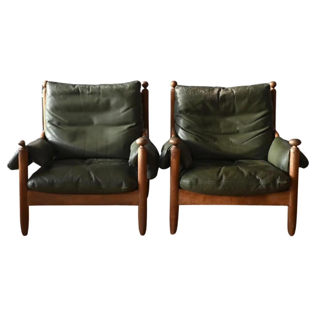 Eric Merthen
s "Amiral" Style Leather Chairs, a Pair en vente