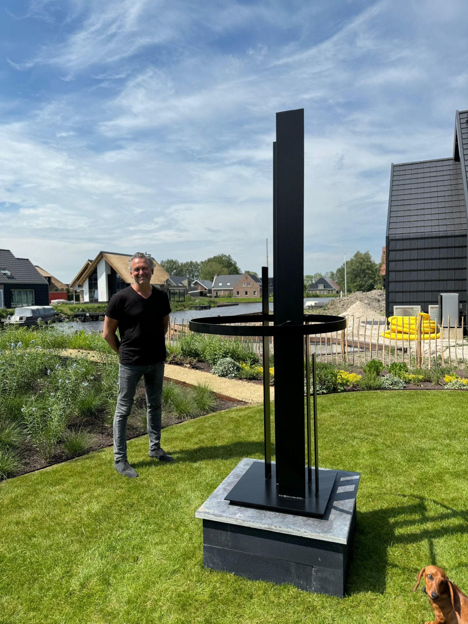 Weightless Abstract Steel Sculpture Big Black Geometric Symbolic In Stock 

Eric Morren (22-4-1970, De Bilt) GEOMETRIC SCULPTURES

To explain what art is about then you immediately fall short at the very first sentence. That's the same as that boy