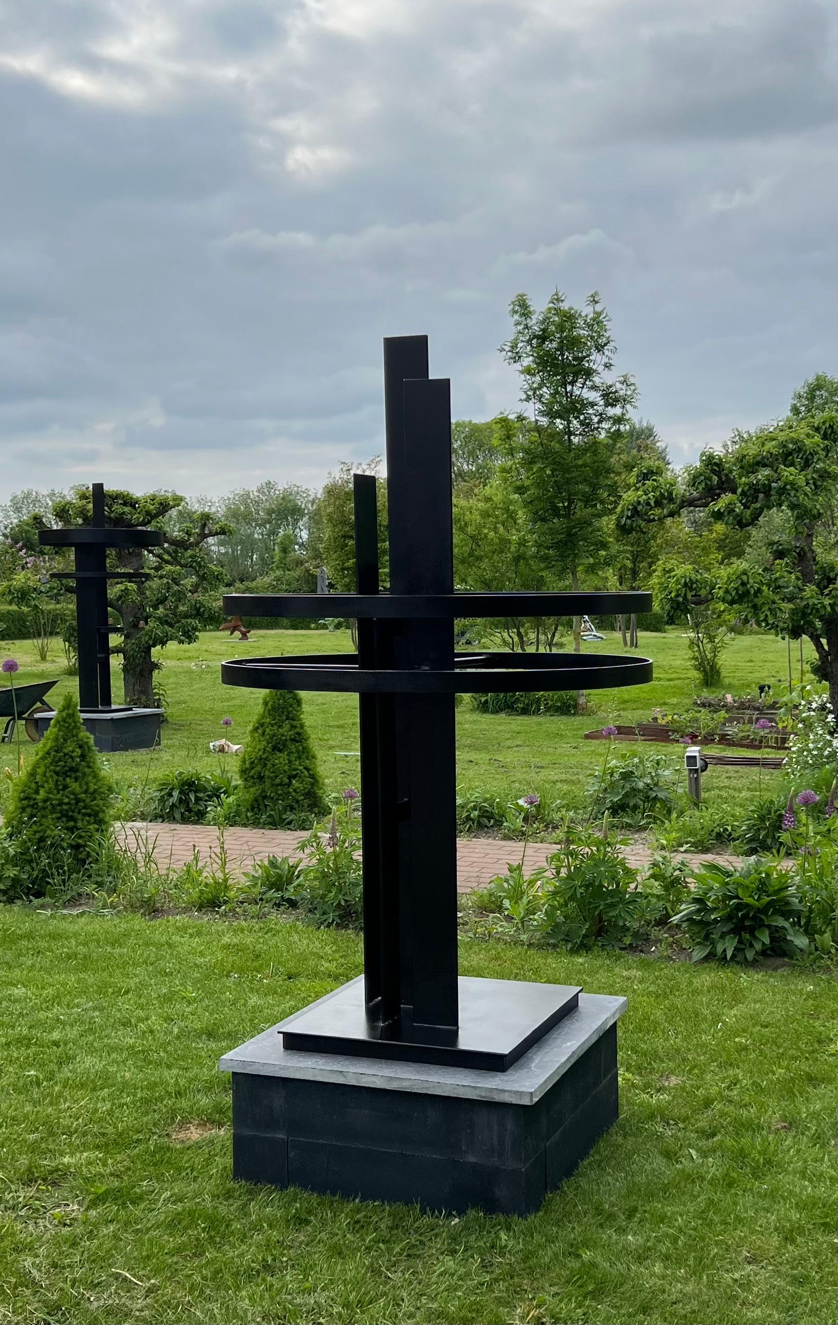Weightless II Scultura astratta in acciaio Grande Nero Geometrico Simbolico In magazzino - Sculpture di Eric Morren