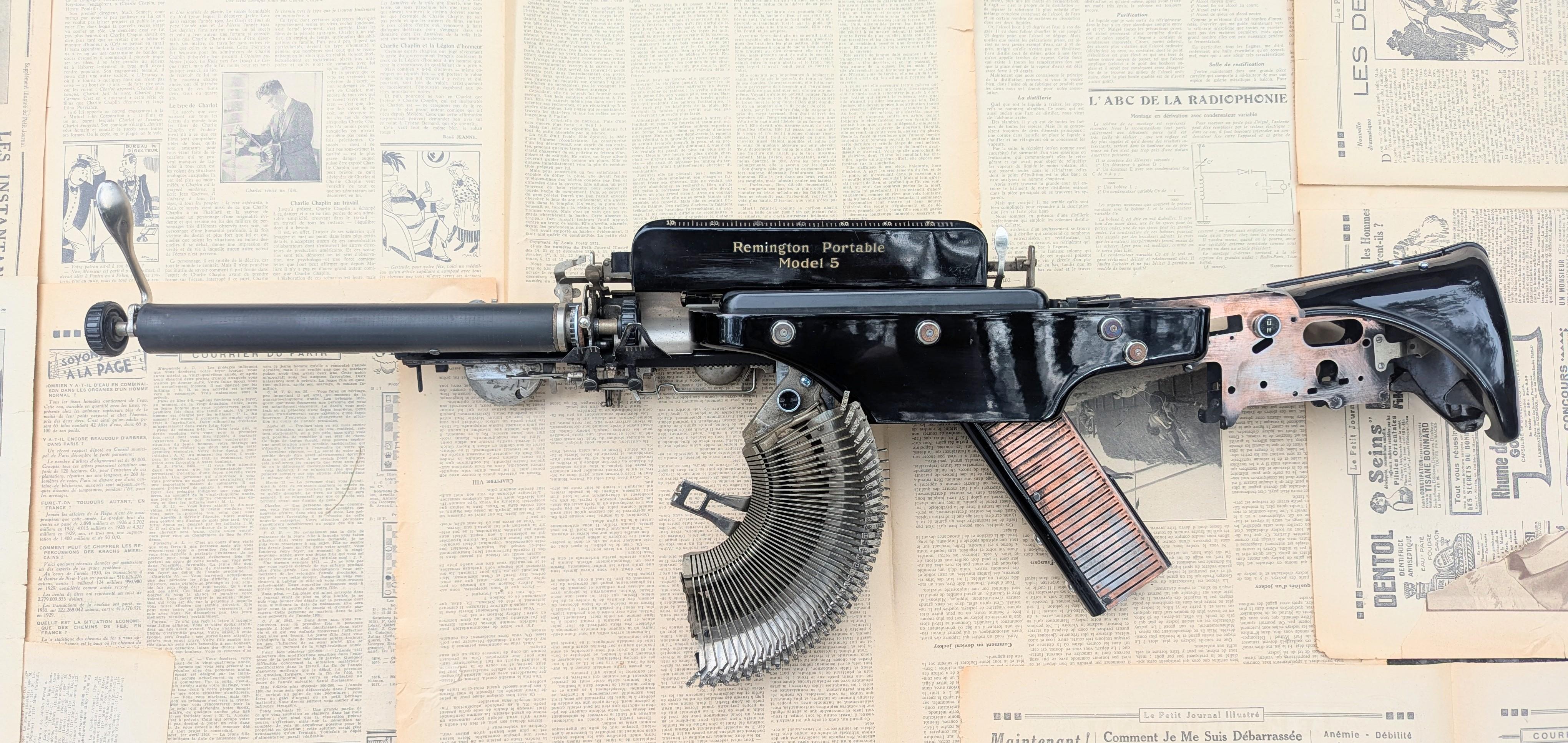 Remington Copper 5, Vintage Typewriter Machine Gun, konzeptionelle Wandskulptur